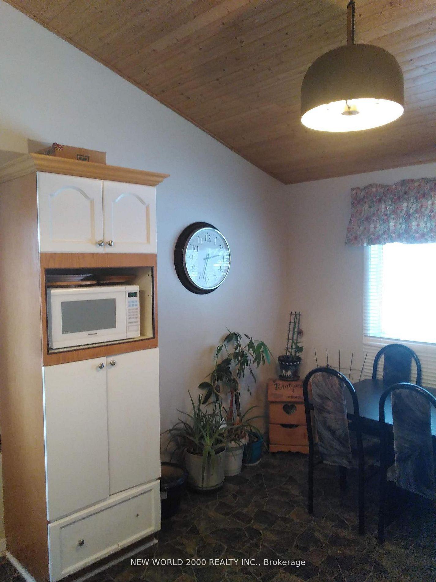 Photo 8 of 920 Greenwood Crescent, Whitby, Downtown Whitby — HOMEH