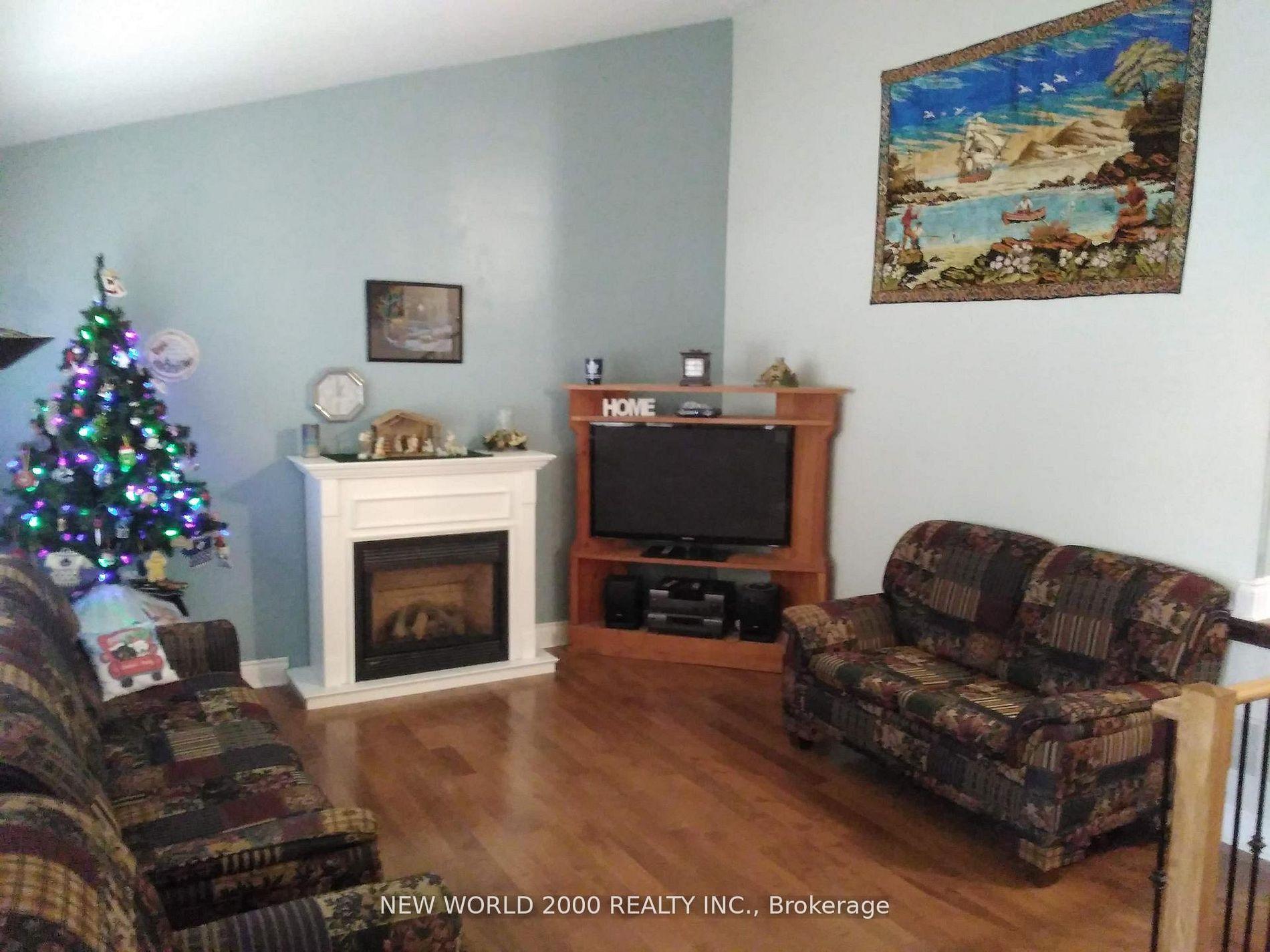 Photo 9 of 920 Greenwood Crescent, Whitby, Downtown Whitby — HOMEH
