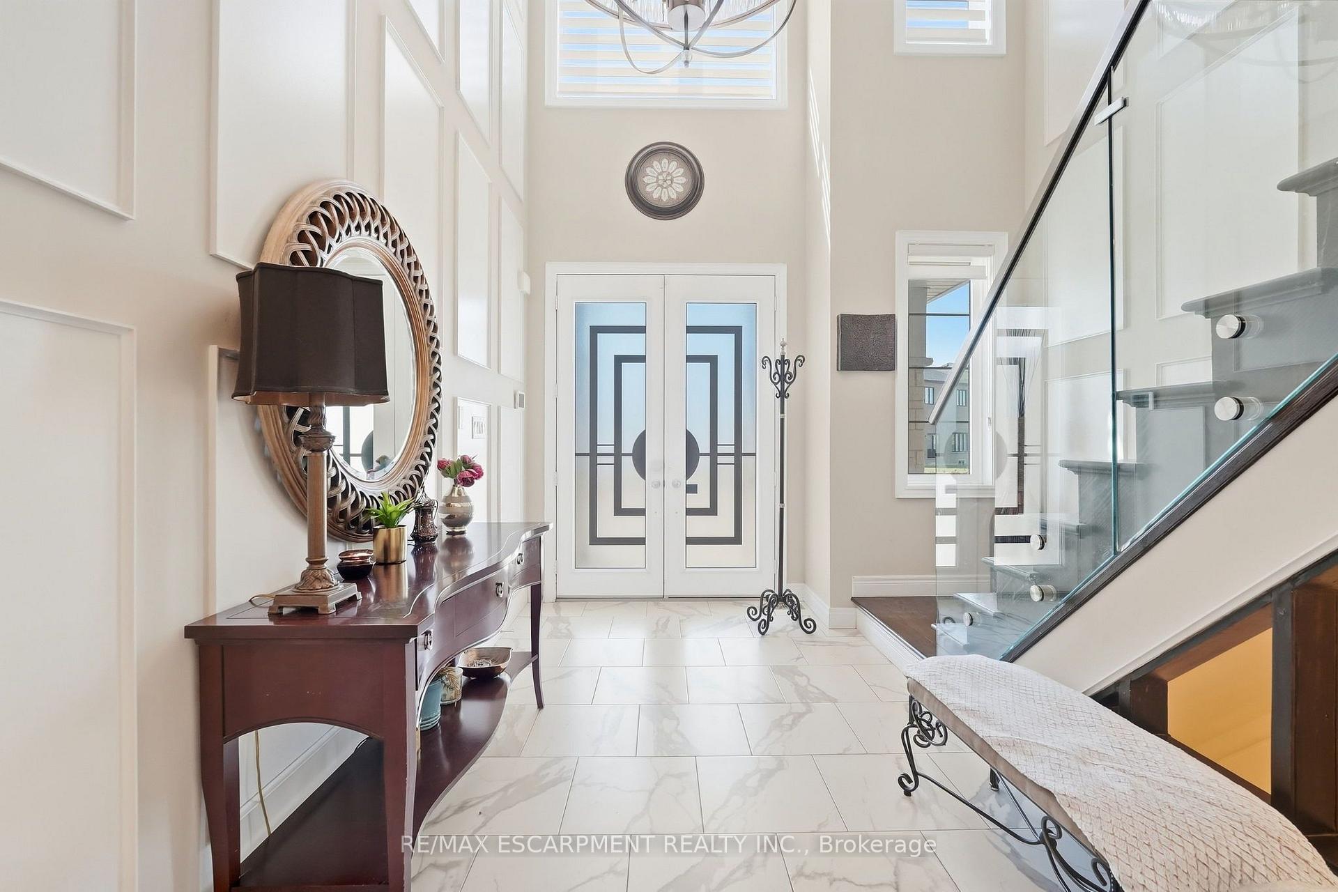 Photo 2 of 88 Eringate Court, Hamilton, Stoney Creek Mountain — HOMEH
