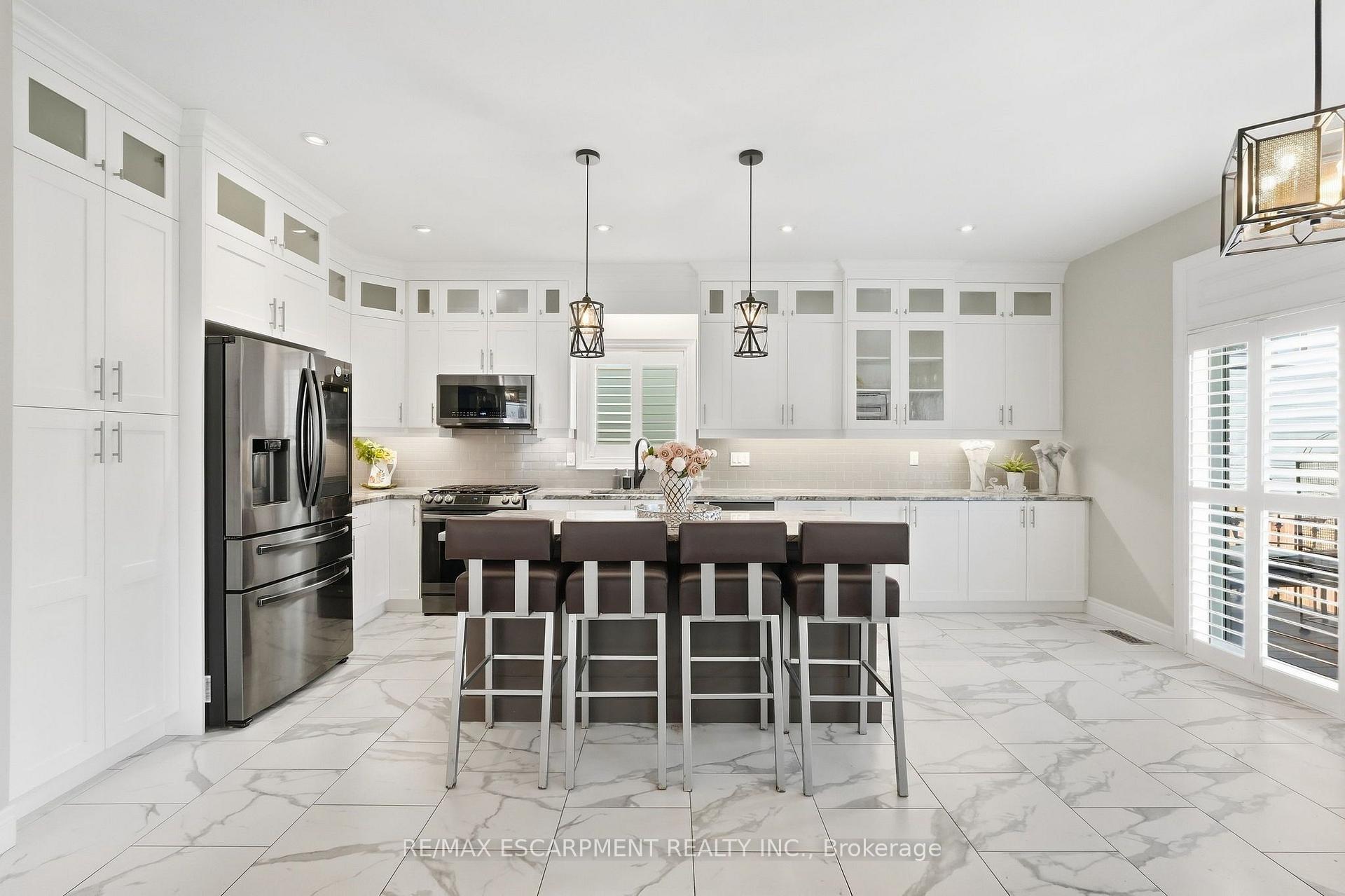 Photo 4 of 88 Eringate Court, Hamilton, Stoney Creek Mountain — HOMEH