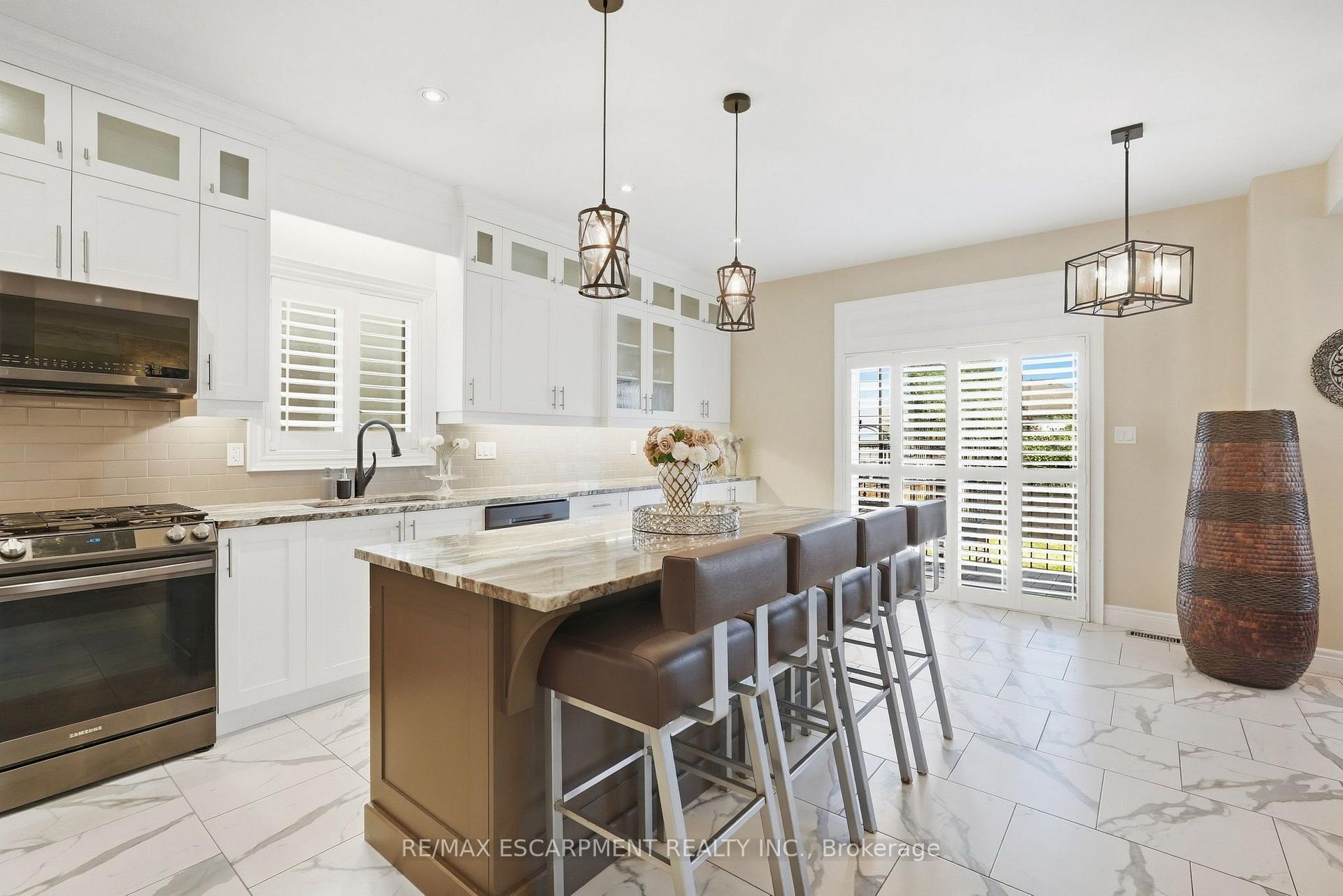 Photo 6 of 88 Eringate Court, Hamilton, Stoney Creek Mountain — HOMEH