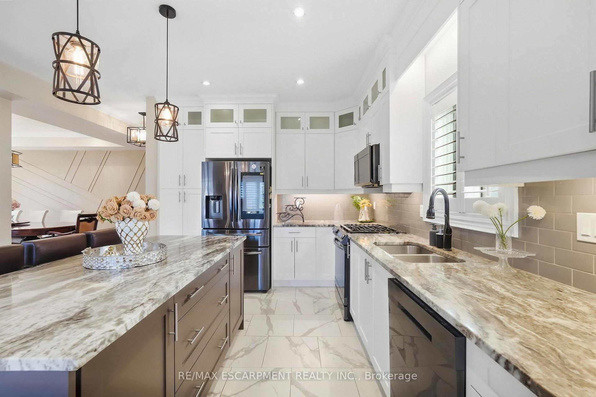 Photo 7 of 88 Eringate Court, Hamilton, Stoney Creek Mountain — HOMEH