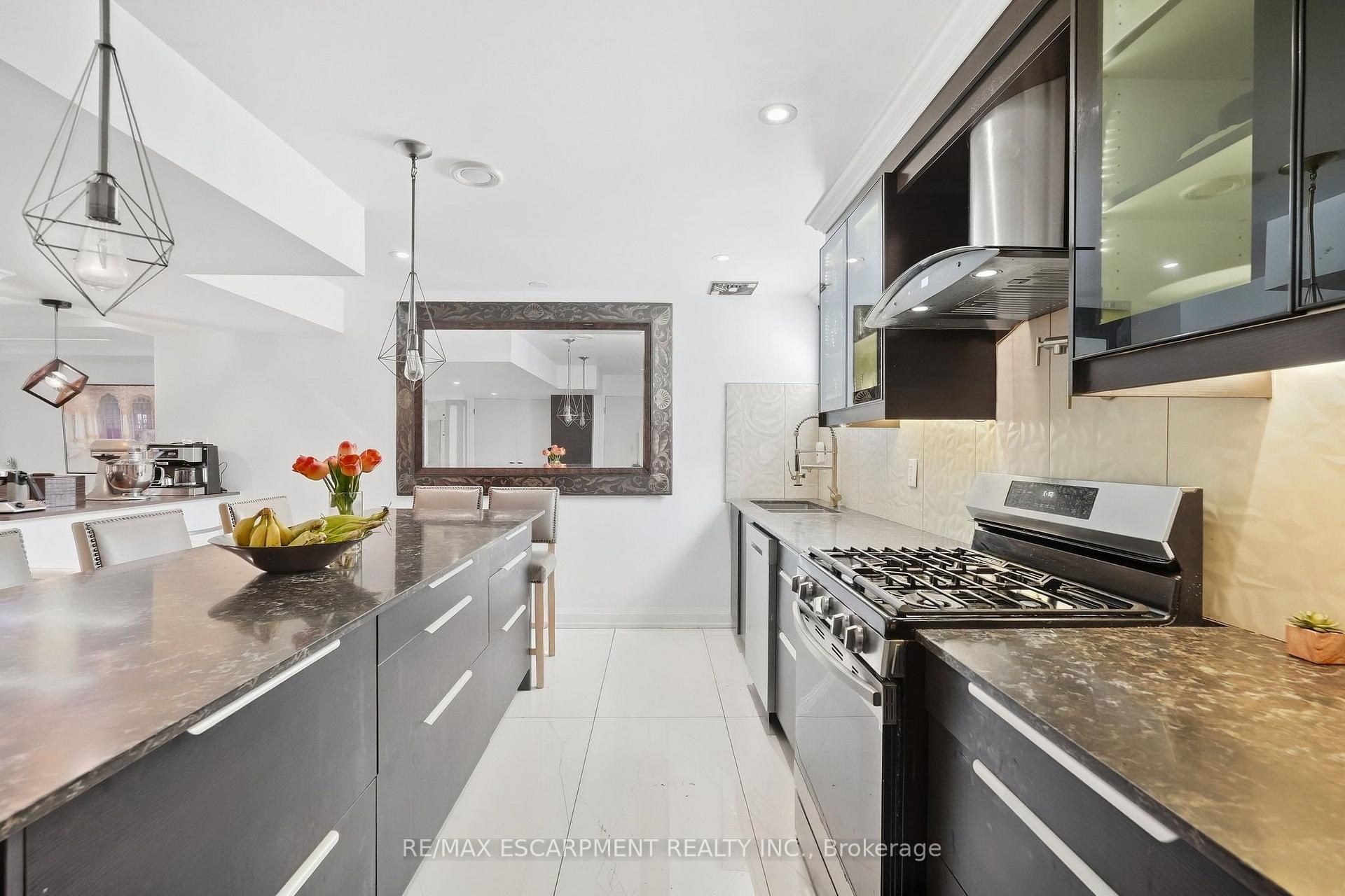 Photo 21 of 88 Eringate Court, Hamilton, Stoney Creek Mountain — HOMEH