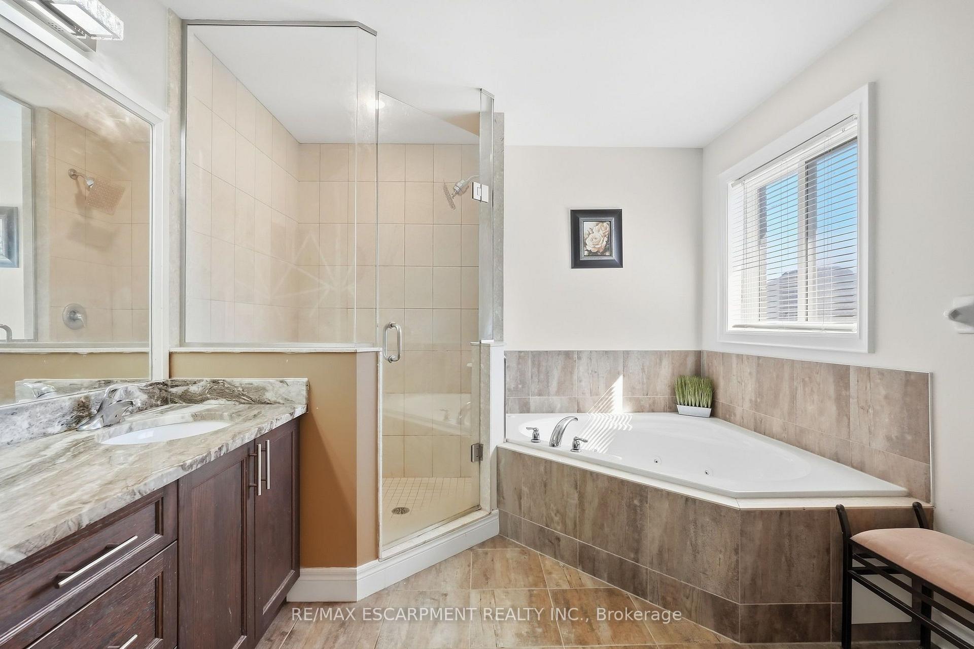 Photo 32 of 88 Eringate Court, Hamilton, Stoney Creek Mountain — HOMEH