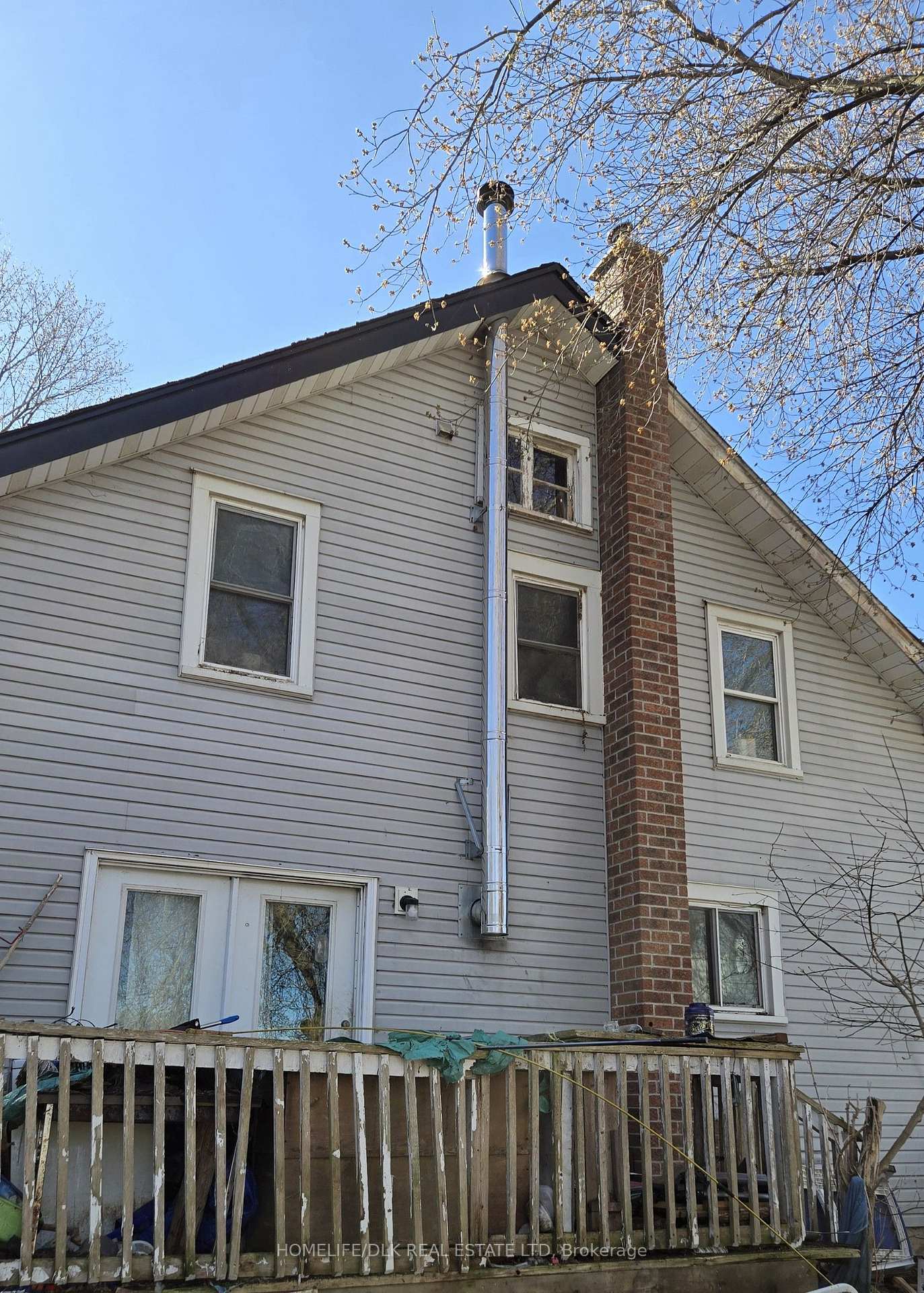 Photo of 24 Centre Street N