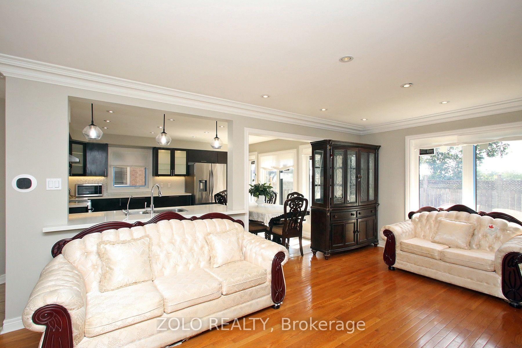 Photo 7 of 37 Sewells Lane S, Brampton, Fletcher's Meadow — HOMEH