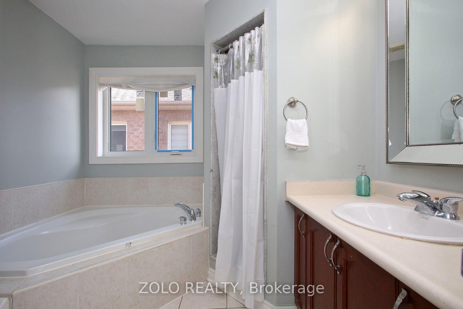 Photo 10 of 37 Sewells Lane S, Brampton, Fletcher's Meadow — HOMEH