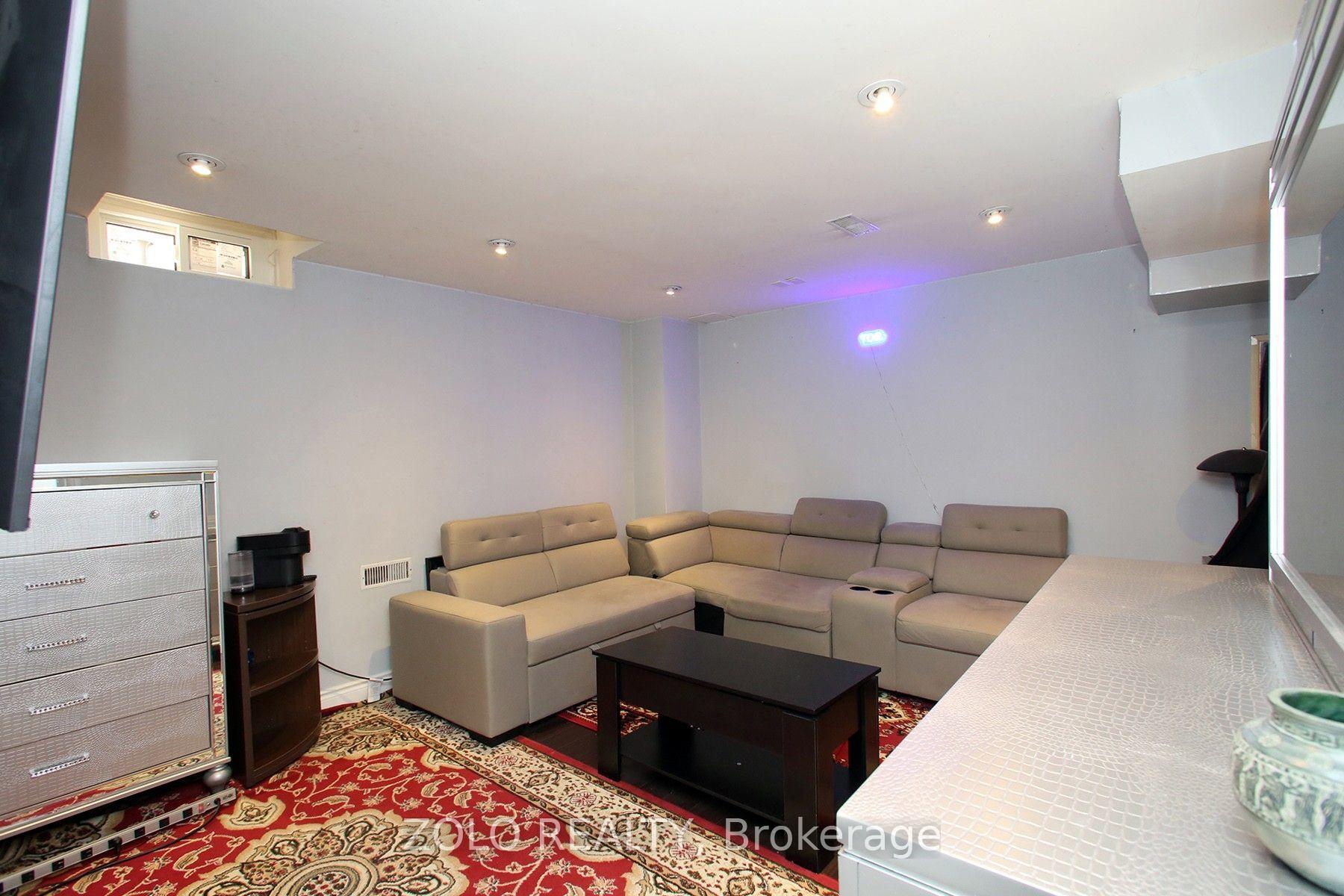 Photo 16 of 37 Sewells Lane S, Brampton, Fletcher's Meadow — HOMEH
