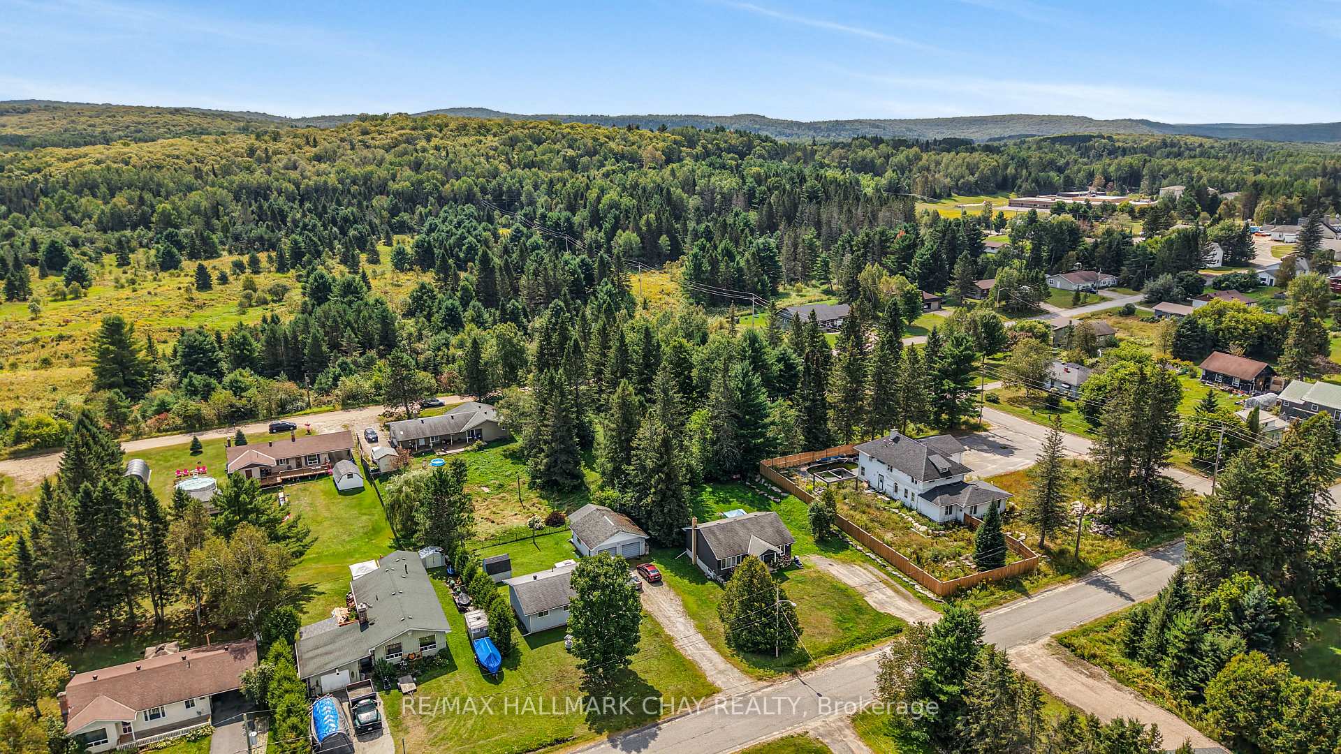 Photo 8 of 25 John Street, Burk's Falls — HOMEH