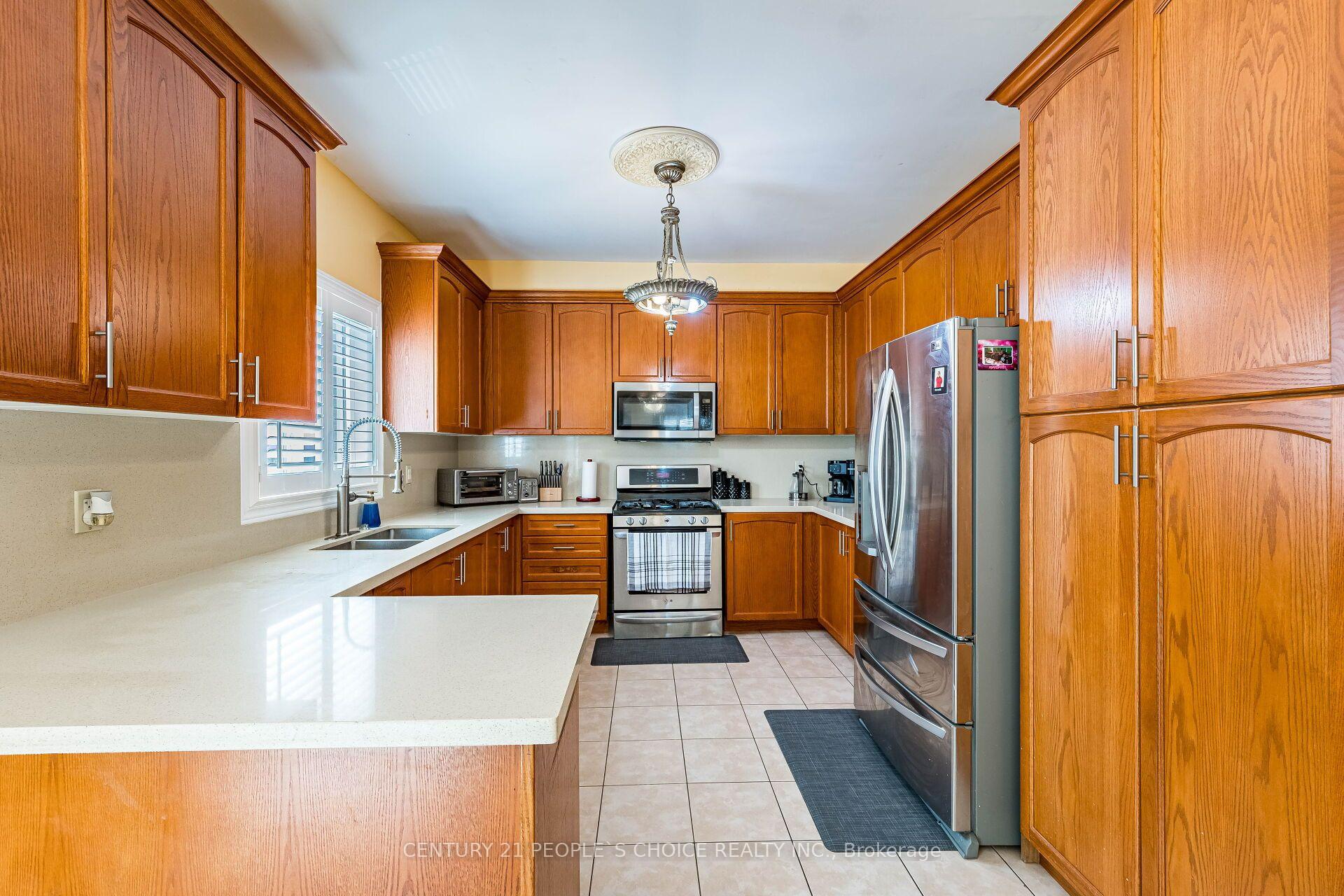 Photo 9 of 233 Vellore Avenue, Vaughan, Vellore Village — HOMEH