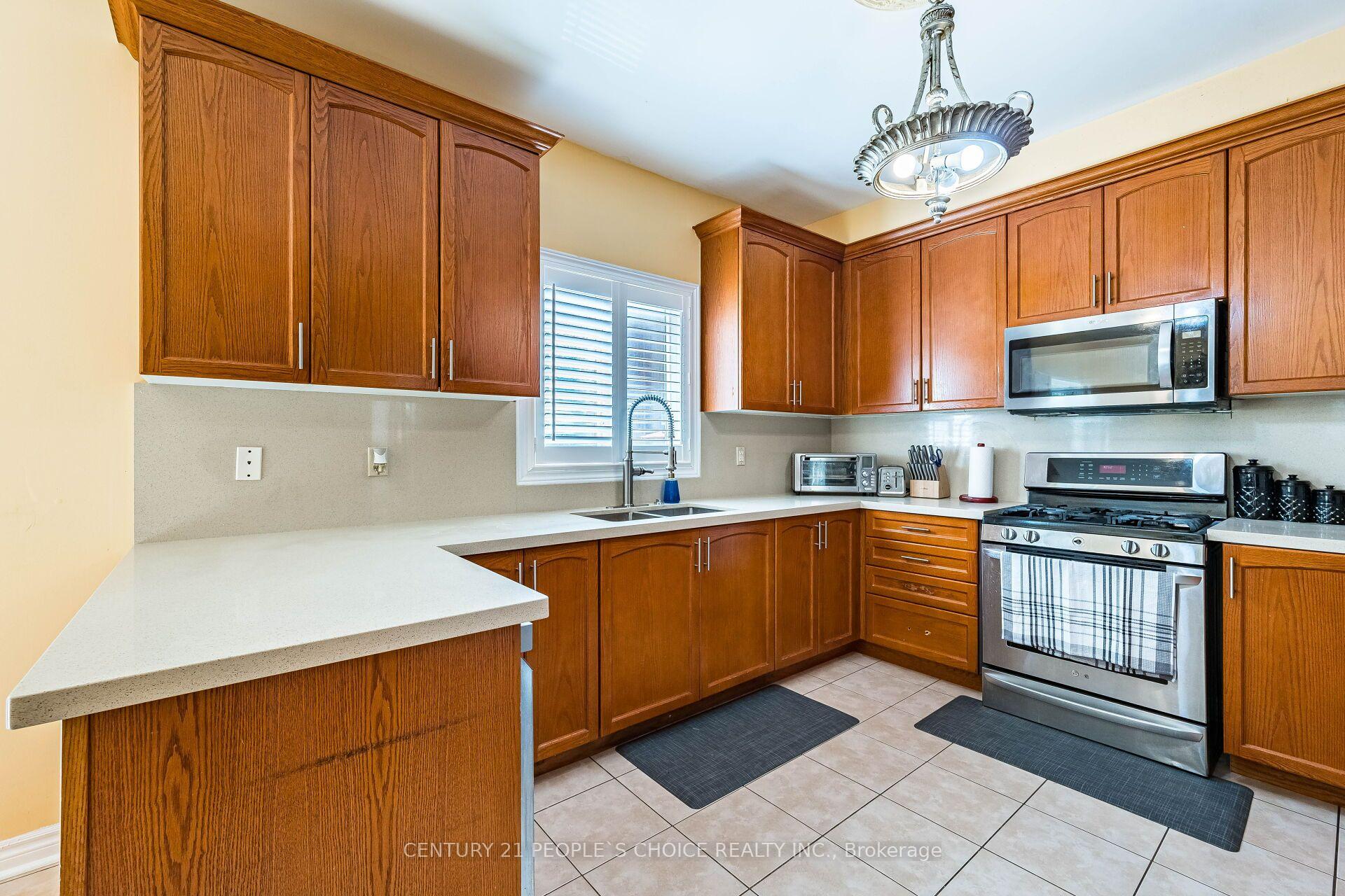 Photo 10 of 233 Vellore Avenue, Vaughan, Vellore Village — HOMEH