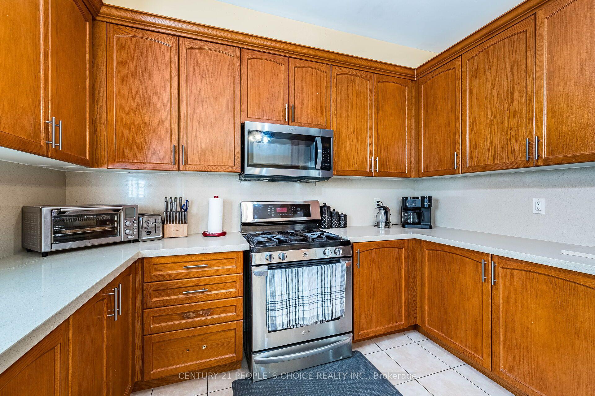Photo 11 of 233 Vellore Avenue, Vaughan, Vellore Village — HOMEH