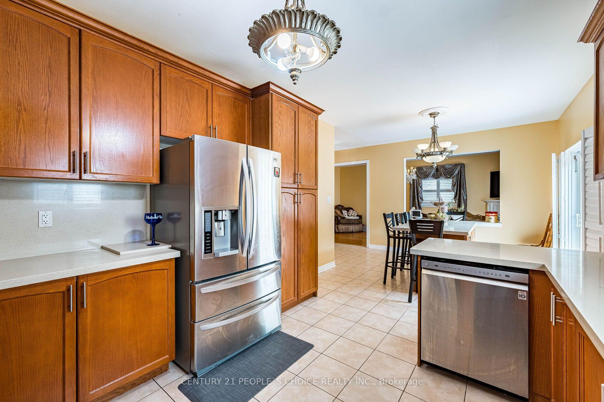 Photo 12 of 233 Vellore Avenue, Vaughan, Vellore Village — HOMEH