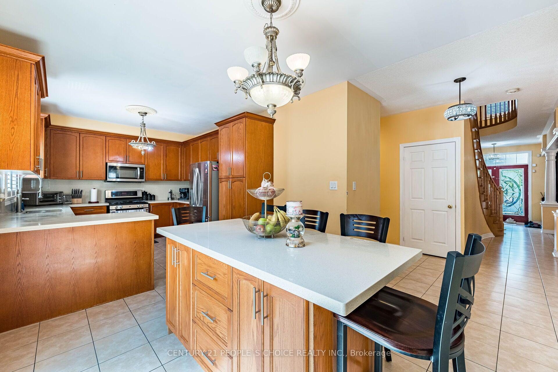 Photo 13 of 233 Vellore Avenue, Vaughan, Vellore Village — HOMEH