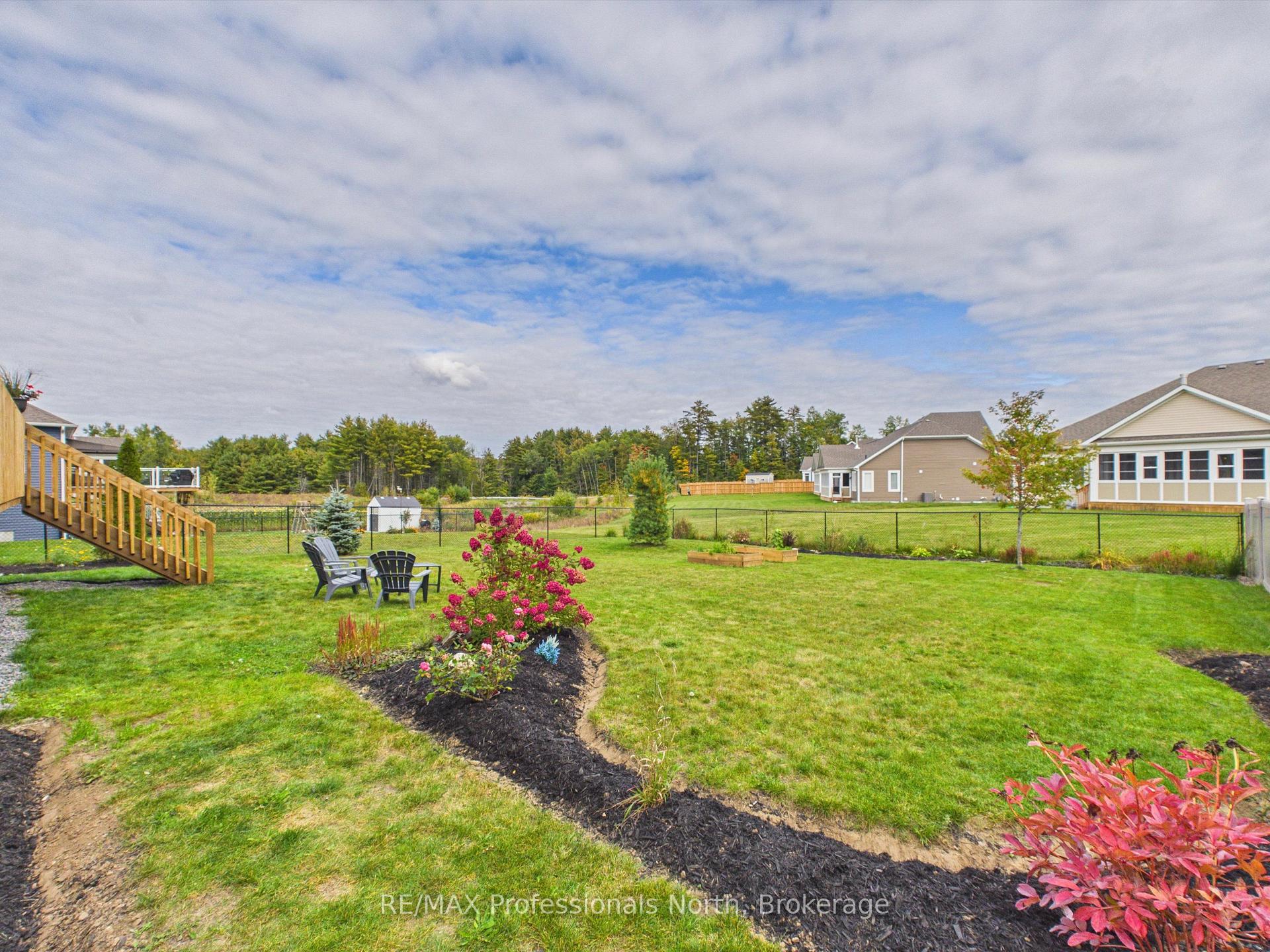 Photo 43 of 42 Chambery Street, Bracebridge, Macaulay — HOMEH