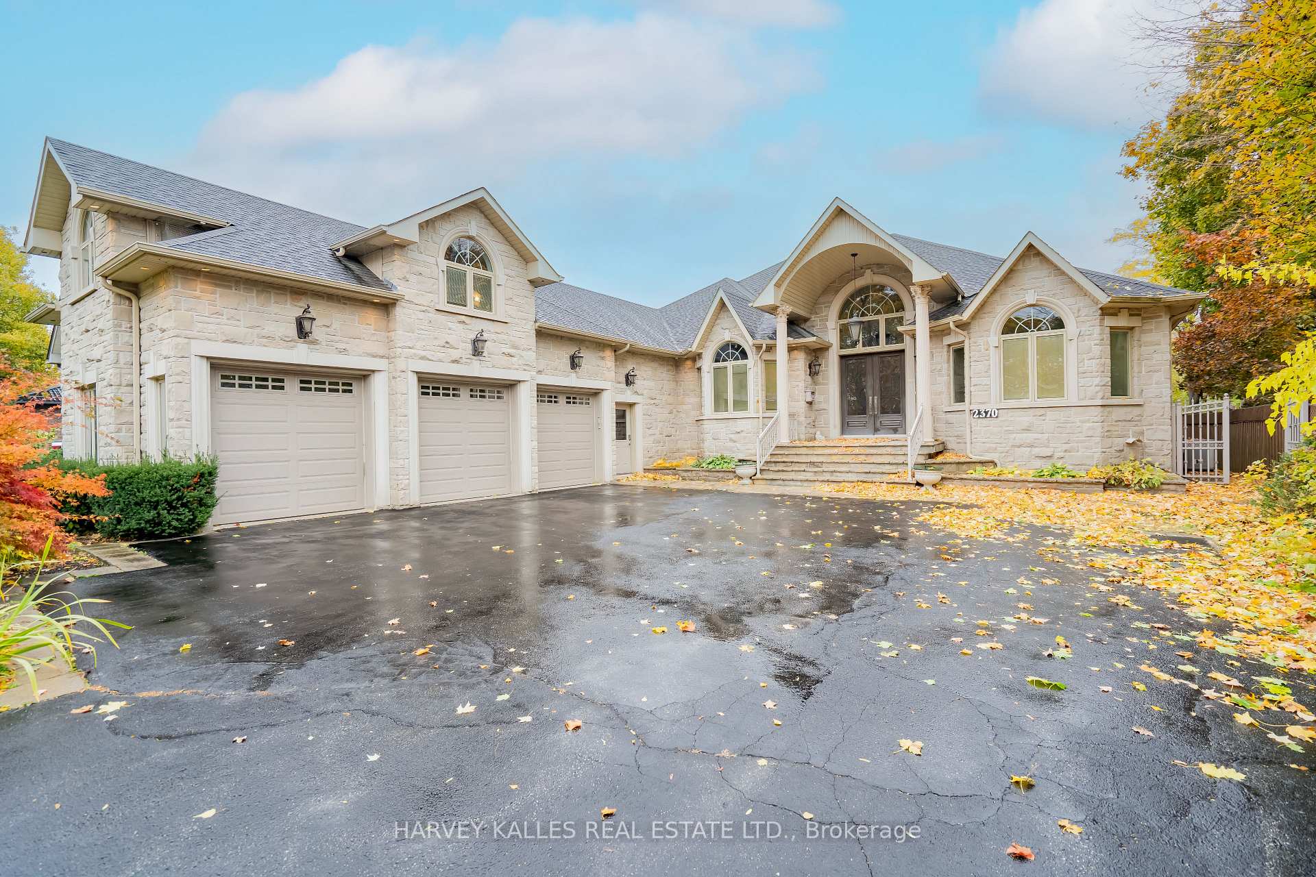 Photo 2 of 2370 Hammond Road, Mississauga, Sheridan — HOMEH