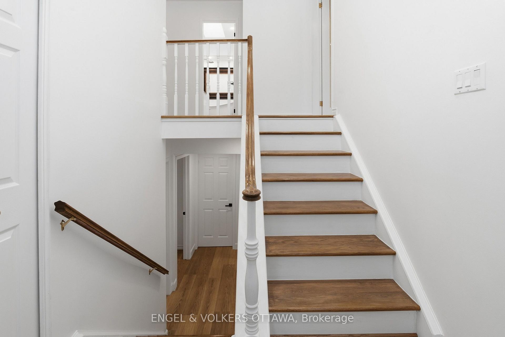 Photo 7 of 5293 Mclean Crescent, Ottawa, Manotick Long Island & Nicholls Island — HOMEH
