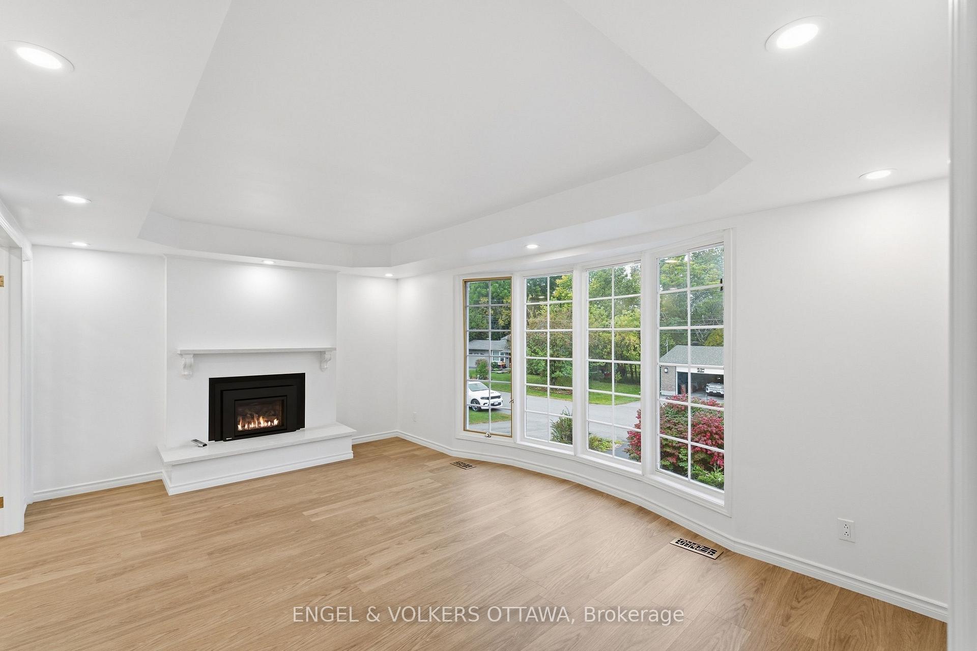 Photo 12 of 5293 Mclean Crescent, Ottawa, Manotick Long Island & Nicholls Island — HOMEH