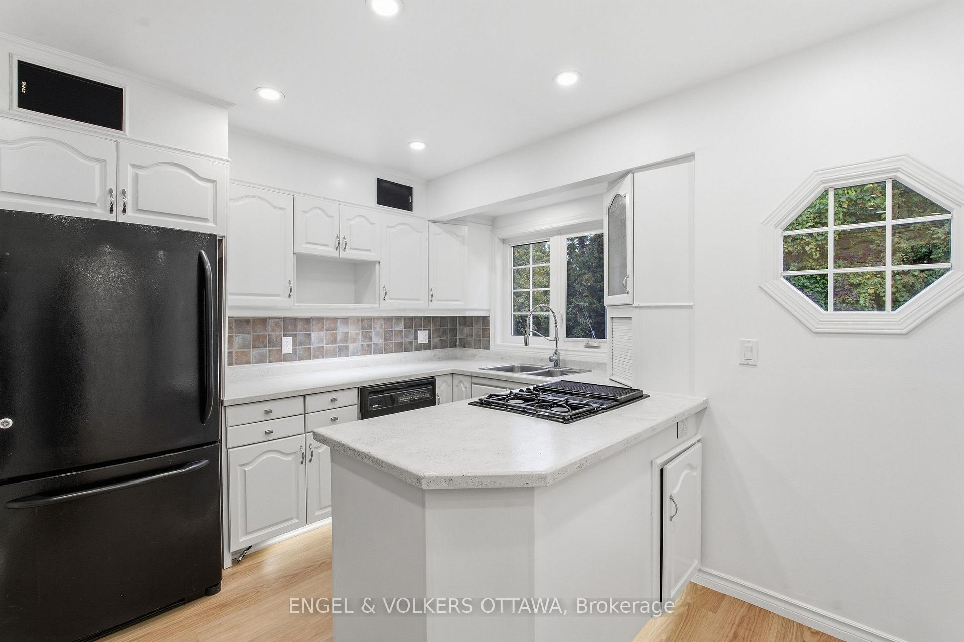 Photo 21 of 5293 Mclean Crescent, Ottawa, Manotick Long Island & Nicholls Island — HOMEH