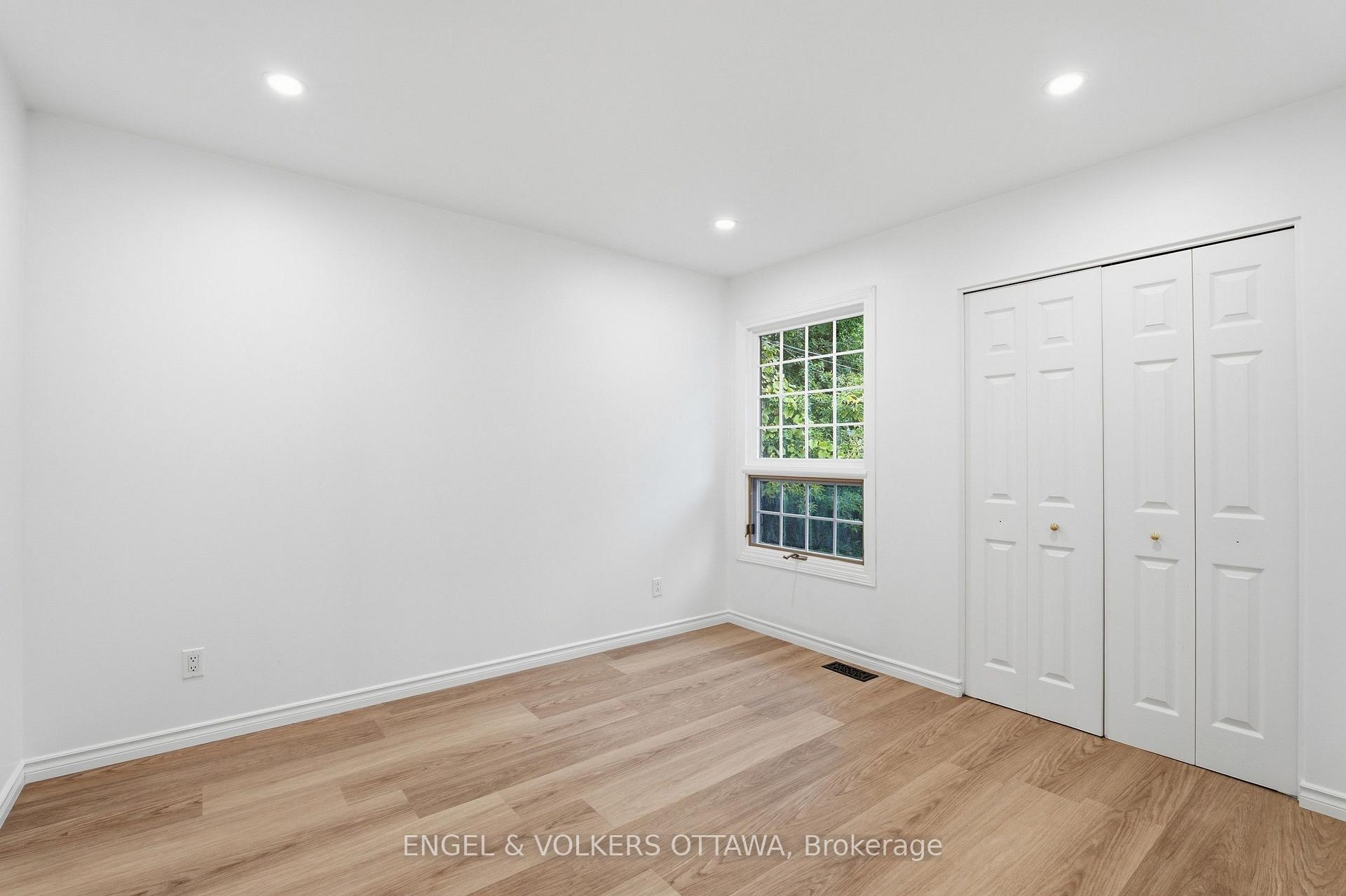 Photo 23 of 5293 Mclean Crescent, Ottawa, Manotick Long Island & Nicholls Island — HOMEH