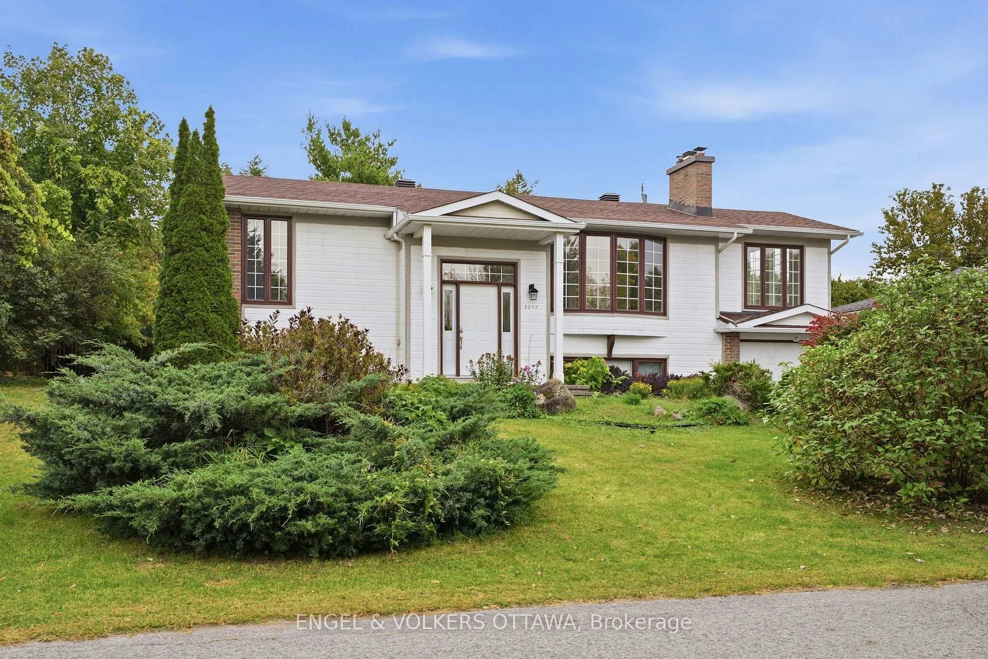 Photo 3 of 5293 Mclean Crescent, Ottawa, Manotick Long Island & Nicholls Island — HOMEH
