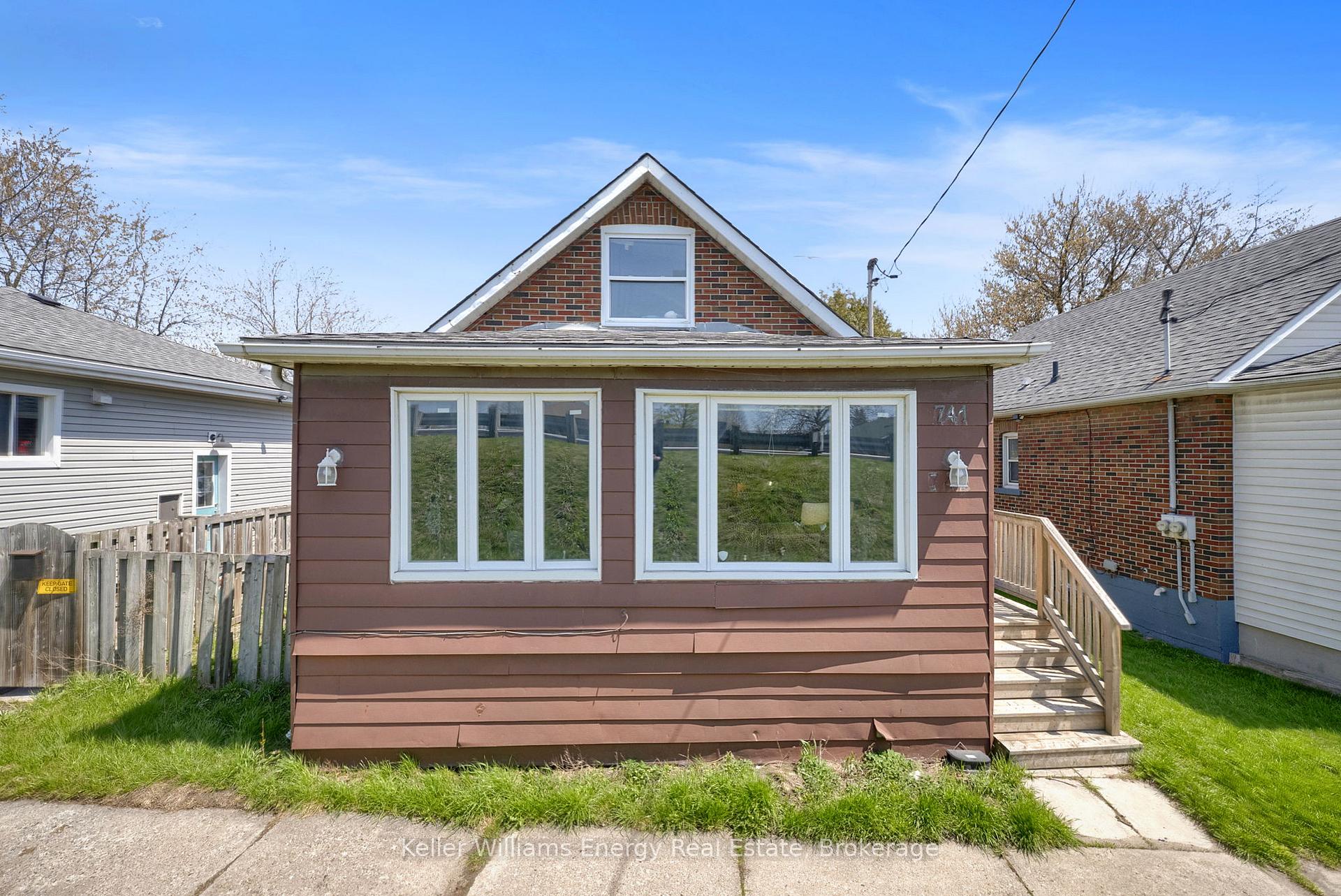 Photo of 741 Ritson Road S