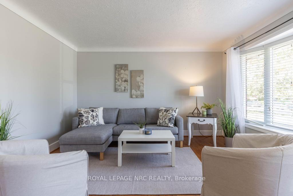 Photo 3 of 10 Ridgeview Avenue, St. Catharines, Carlton/Bunting — HOMEH