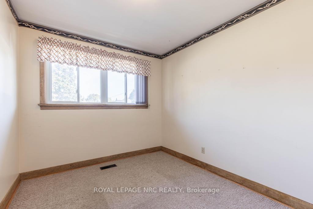 Photo 11 of 10 Ridgeview Avenue, St. Catharines, Carlton/Bunting — HOMEH