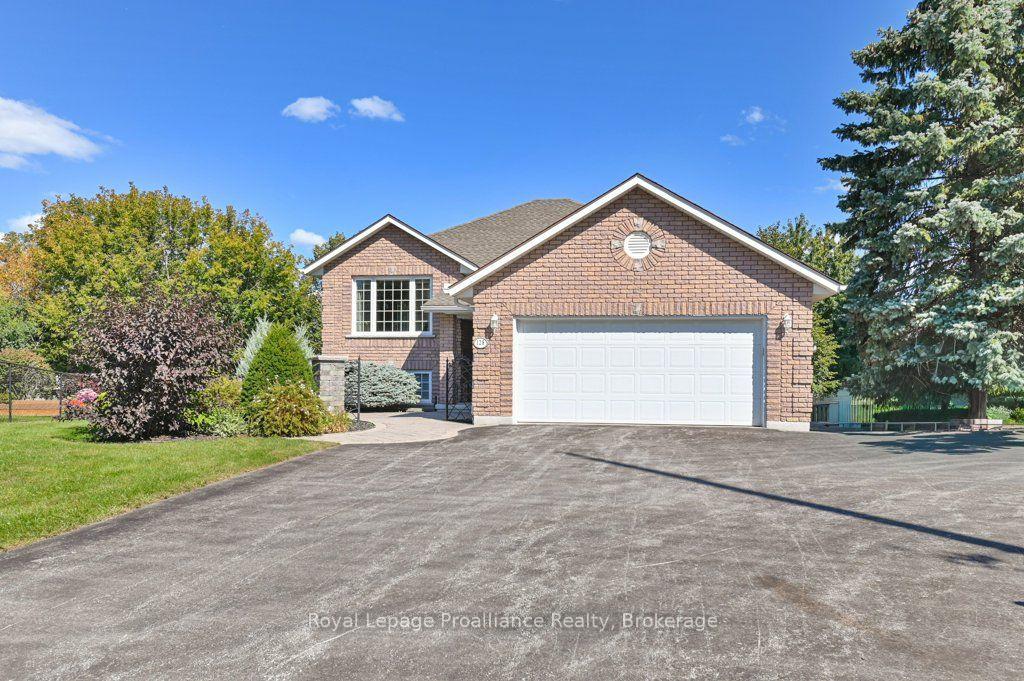Photo 2 of 128 Maple Drive, Belleville, Belleville Ward — HOMEH