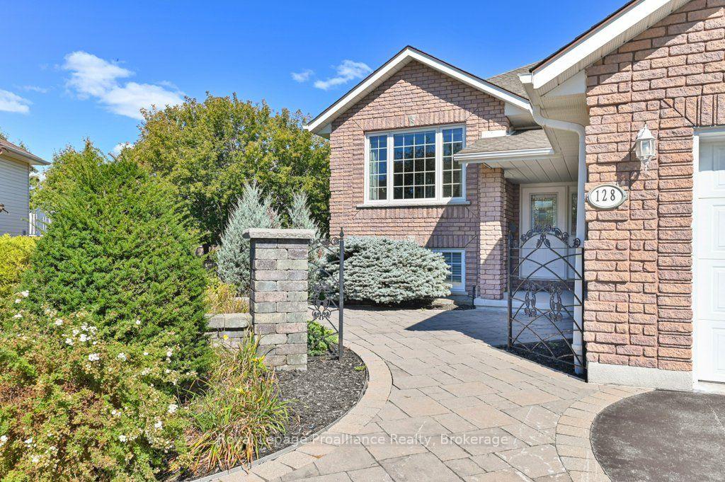 Photo 3 of 128 Maple Drive, Belleville, Belleville Ward — HOMEH