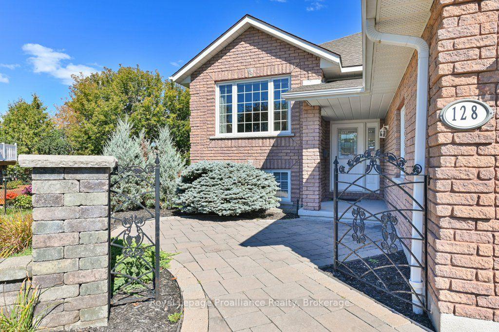 Photo 4 of 128 Maple Drive, Belleville, Belleville Ward — HOMEH
