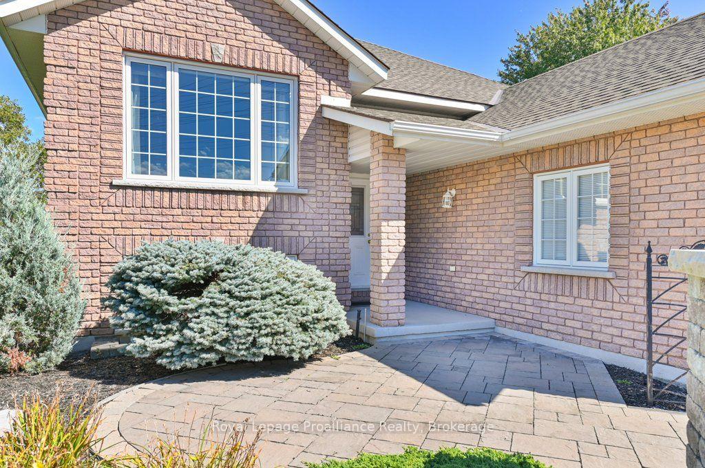 Photo 5 of 128 Maple Drive, Belleville, Belleville Ward — HOMEH
