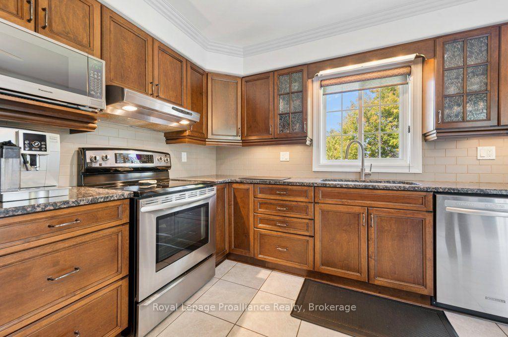 Photo 15 of 128 Maple Drive, Belleville, Belleville Ward — HOMEH