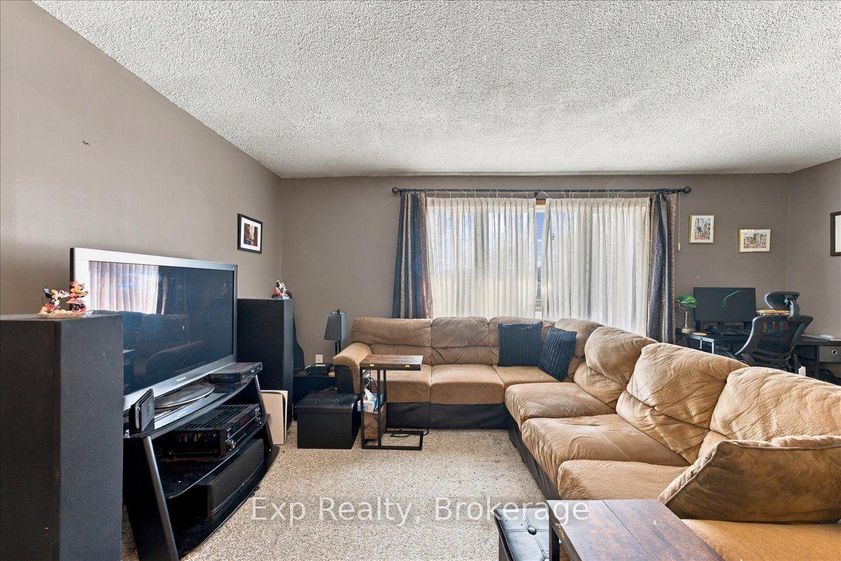 Photo 9 of 804 Sherbrooke Street, Peterborough, Monaghan Ward 2 — HOMEH