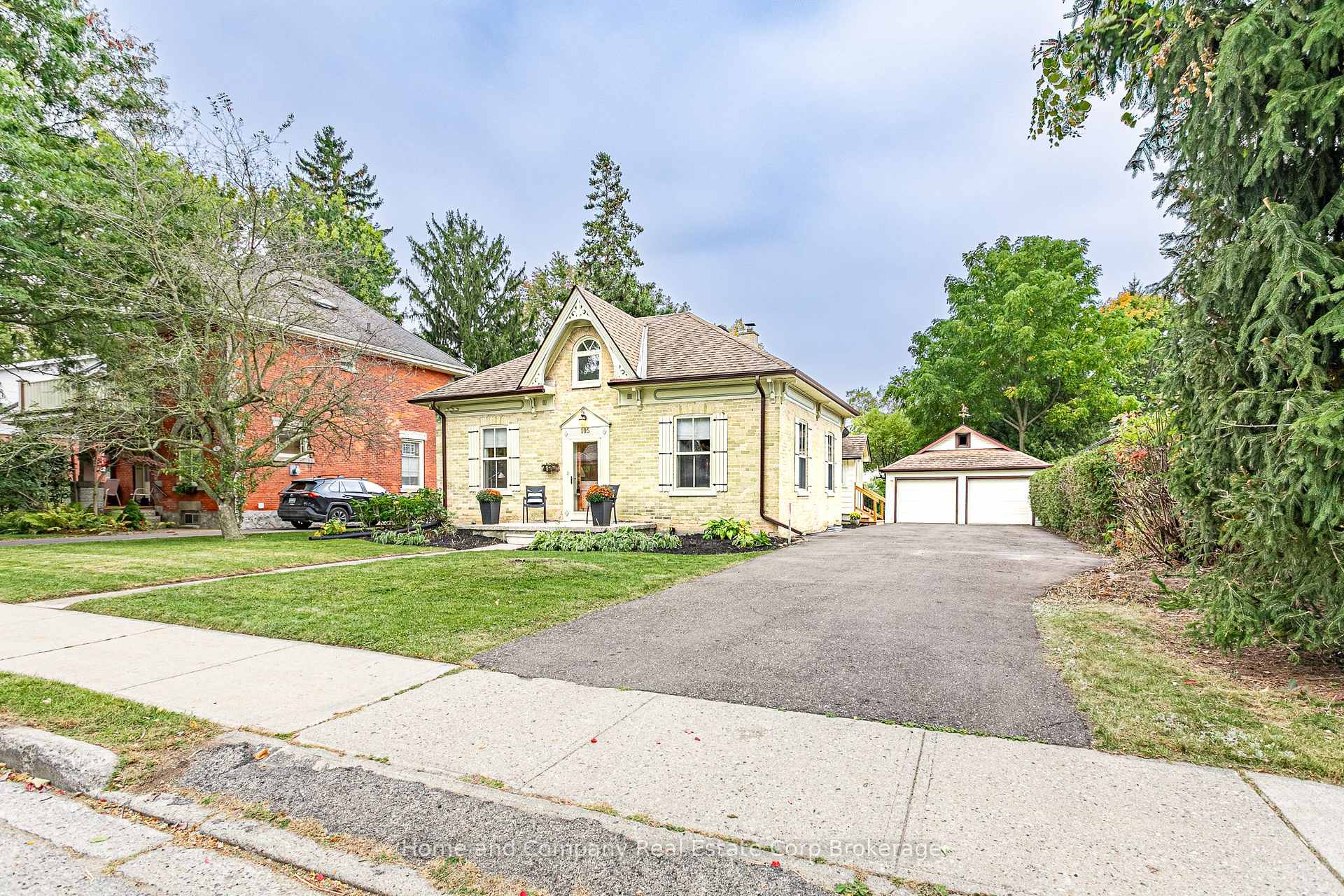 Photo 4 of 105 Centre Street, Stratford — HOMEH