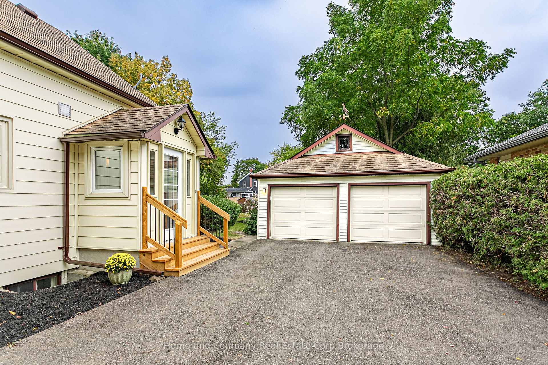 Photo 37 of 105 Centre Street, Stratford — HOMEH