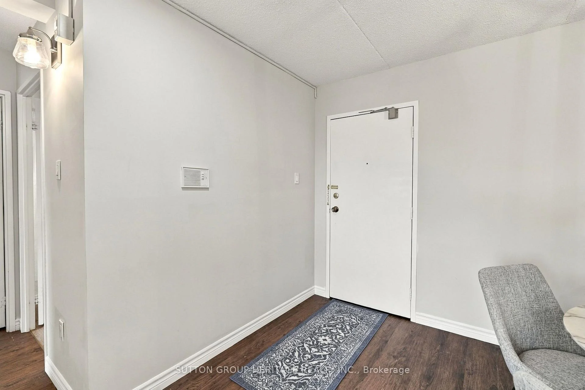 Photo 15 of Unit 406, 15390 Yonge Street, Aurora, Aurora Village — HOMEH