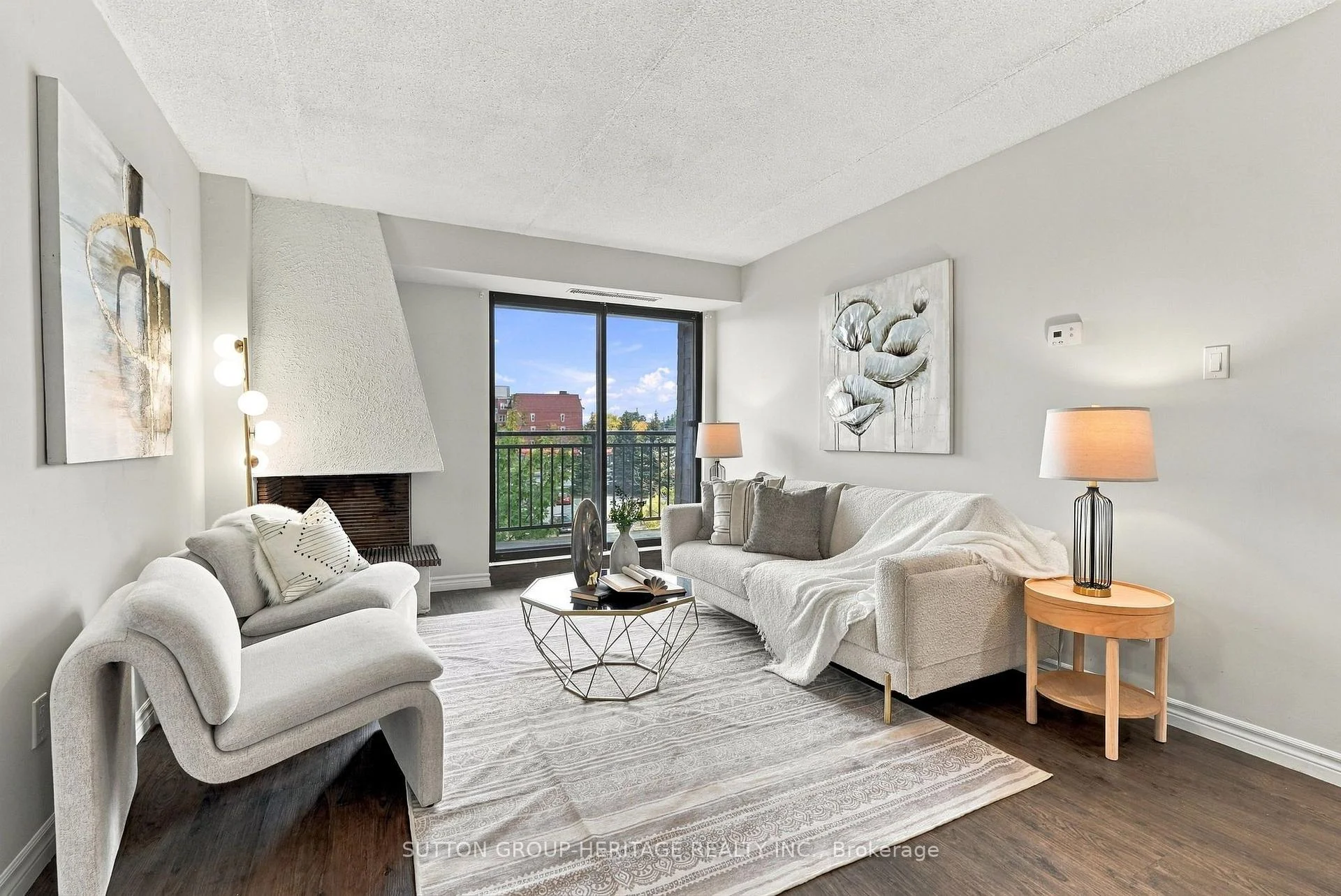 Photo 18 of Unit 406, 15390 Yonge Street, Aurora, Aurora Village — HOMEH