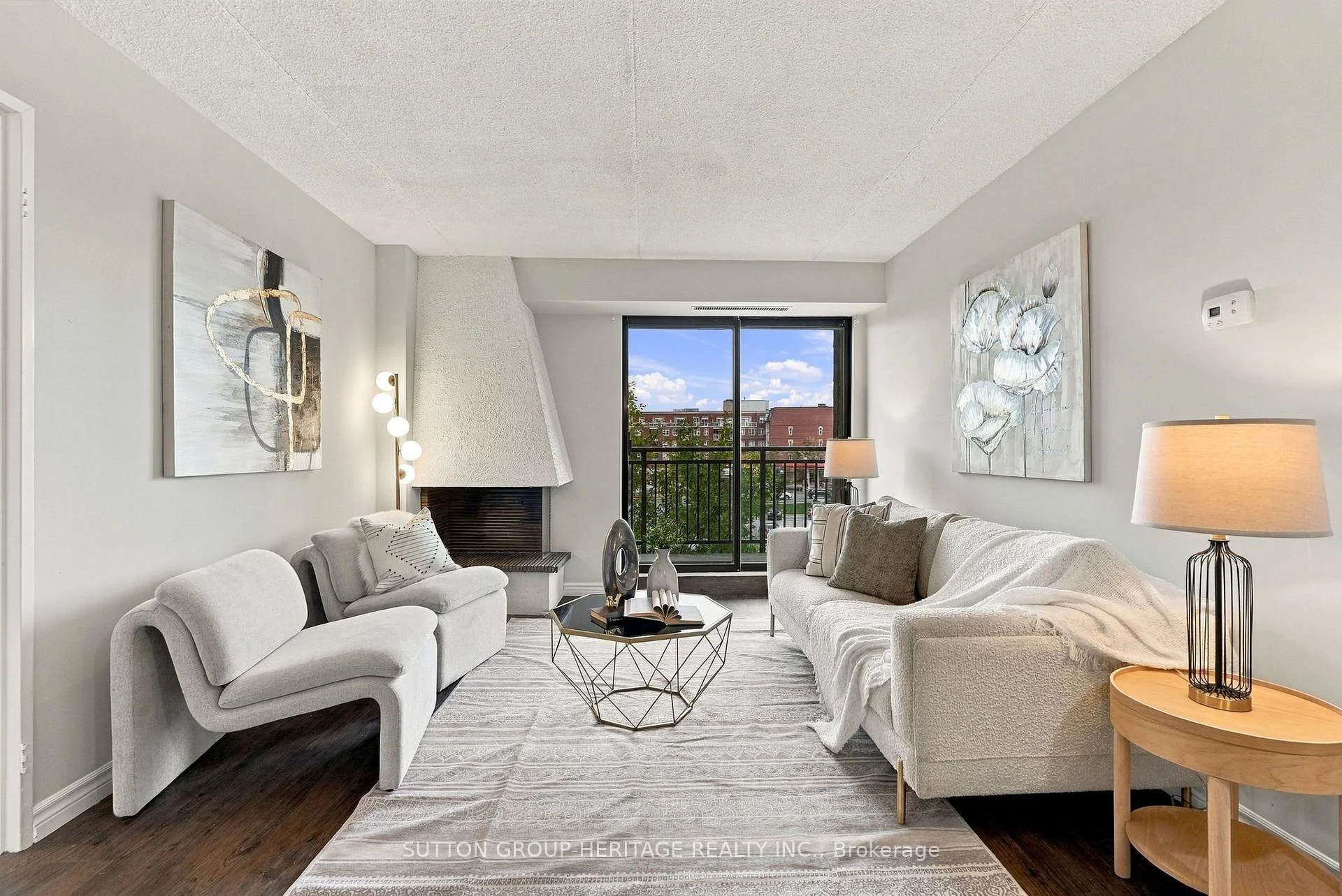 Photo 19 of Unit 406, 15390 Yonge Street, Aurora, Aurora Village — HOMEH