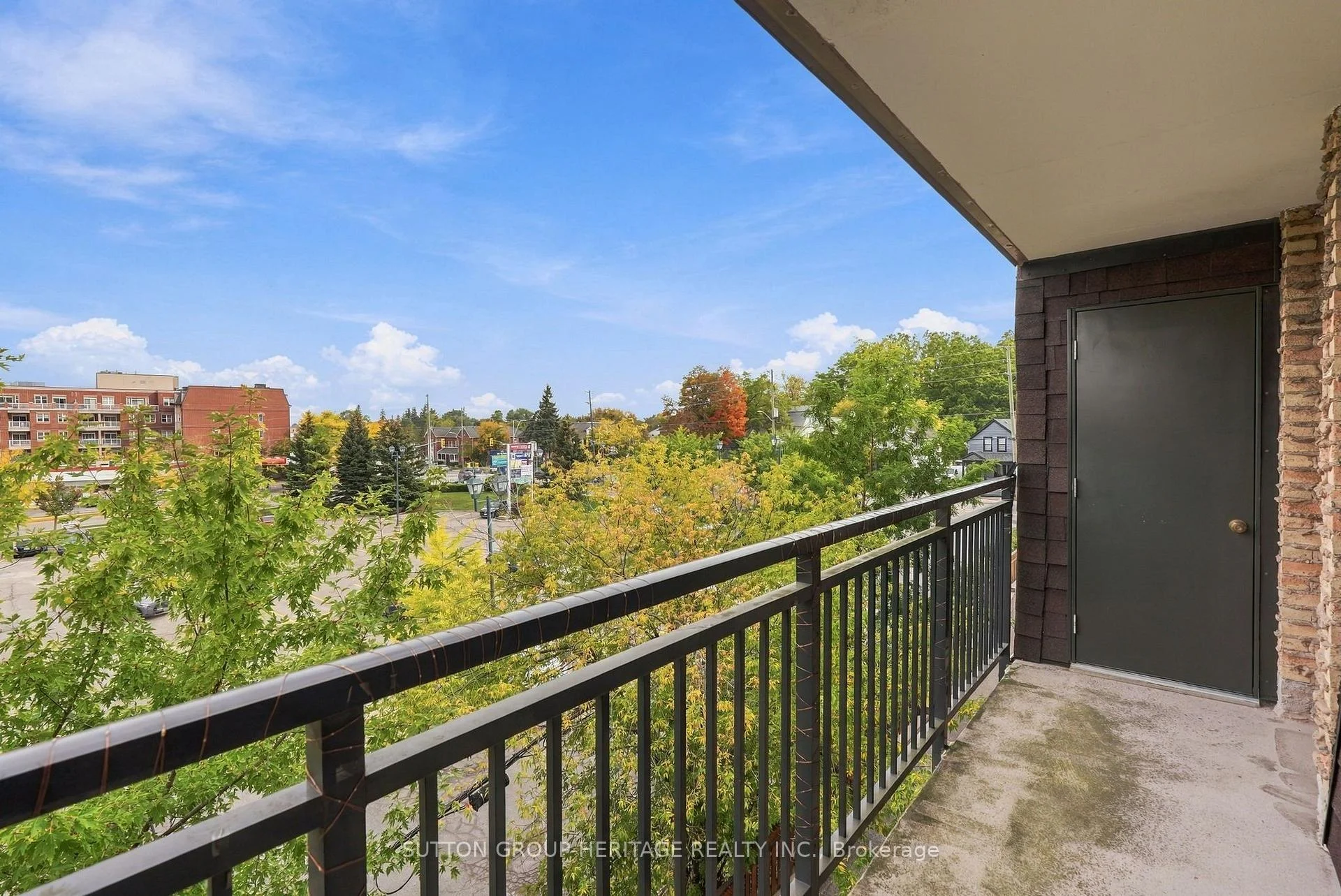 Photo 23 of Unit 406, 15390 Yonge Street, Aurora, Aurora Village — HOMEH