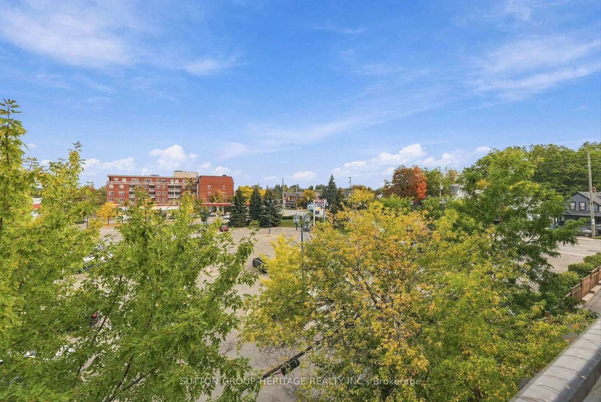 Photo 24 of Unit 406, 15390 Yonge Street, Aurora, Aurora Village — HOMEH