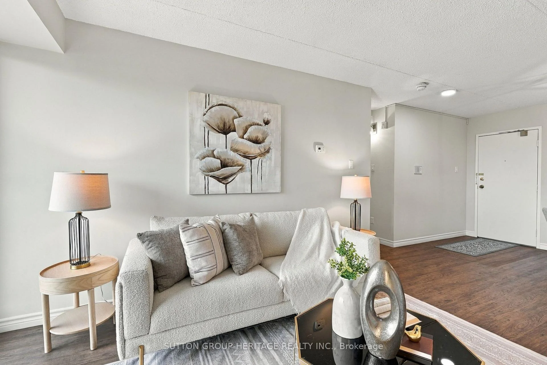 Photo 25 of Unit 406, 15390 Yonge Street, Aurora, Aurora Village — HOMEH