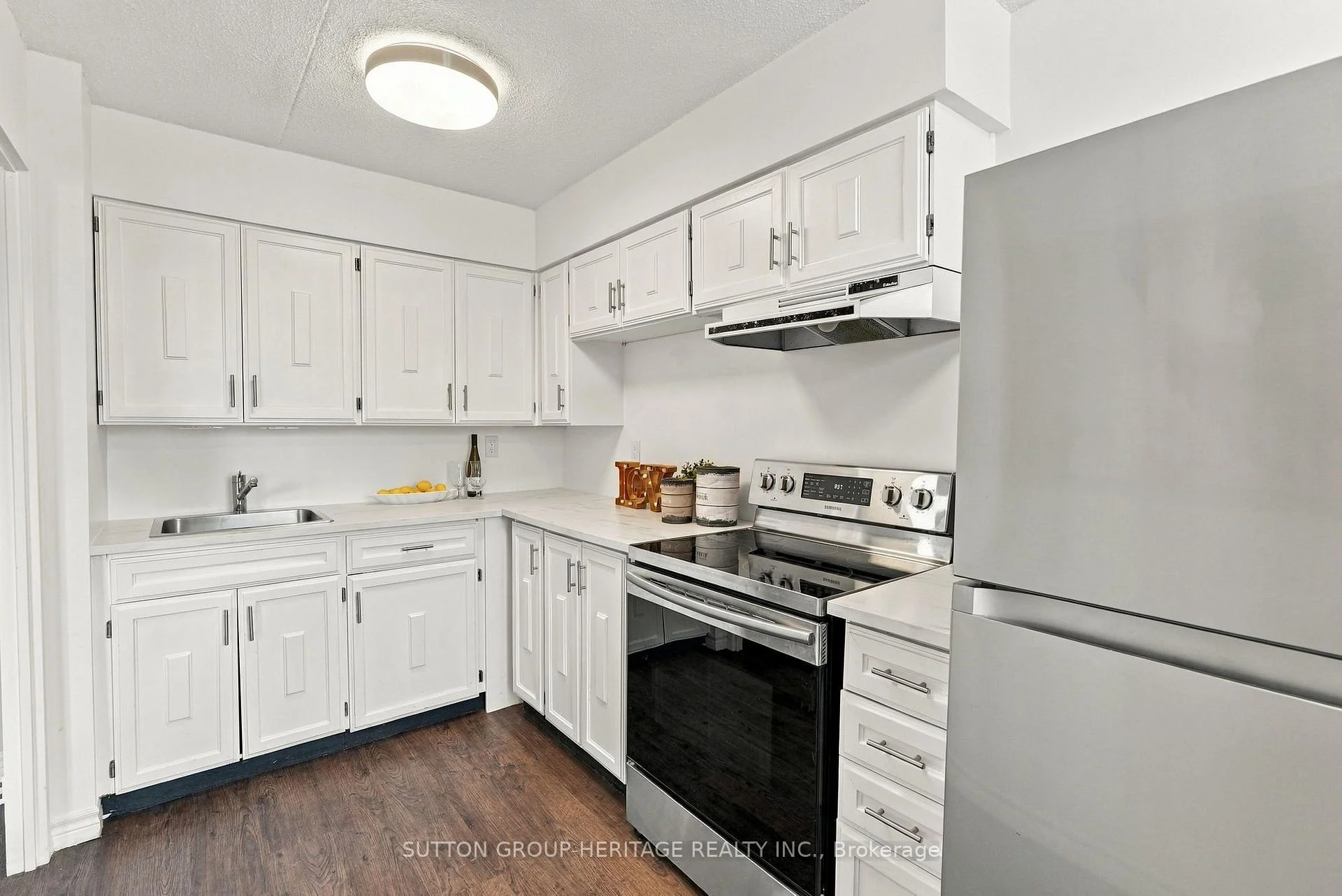 Photo 32 of Unit 406, 15390 Yonge Street, Aurora, Aurora Village — HOMEH