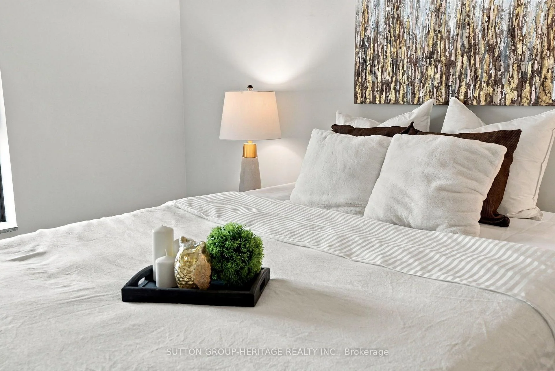 Photo 35 of Unit 406, 15390 Yonge Street, Aurora, Aurora Village — HOMEH