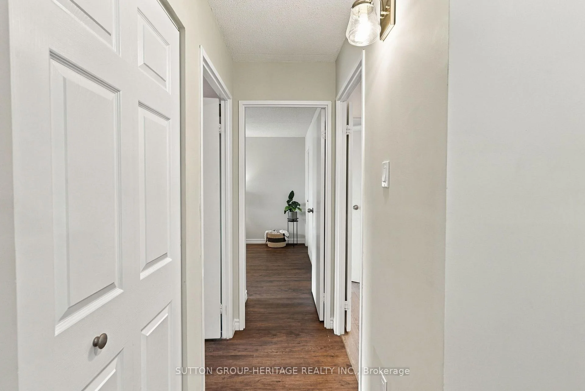 Photo 37 of Unit 406, 15390 Yonge Street, Aurora, Aurora Village — HOMEH
