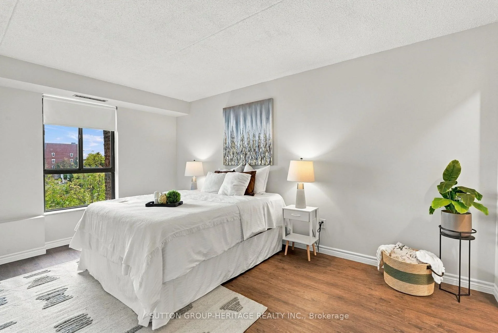 Photo 38 of Unit 406, 15390 Yonge Street, Aurora, Aurora Village — HOMEH