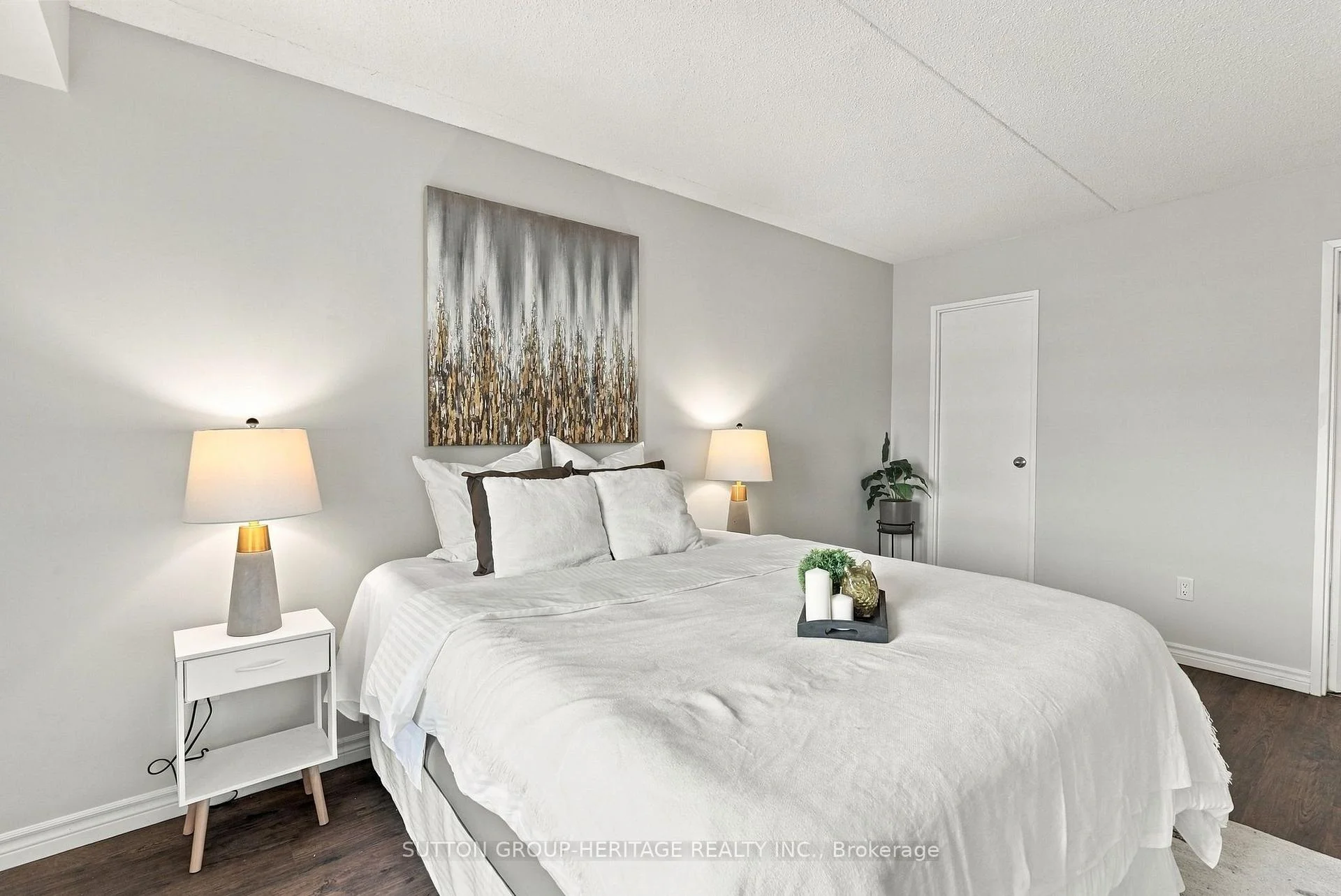 Photo 39 of Unit 406, 15390 Yonge Street, Aurora, Aurora Village — HOMEH