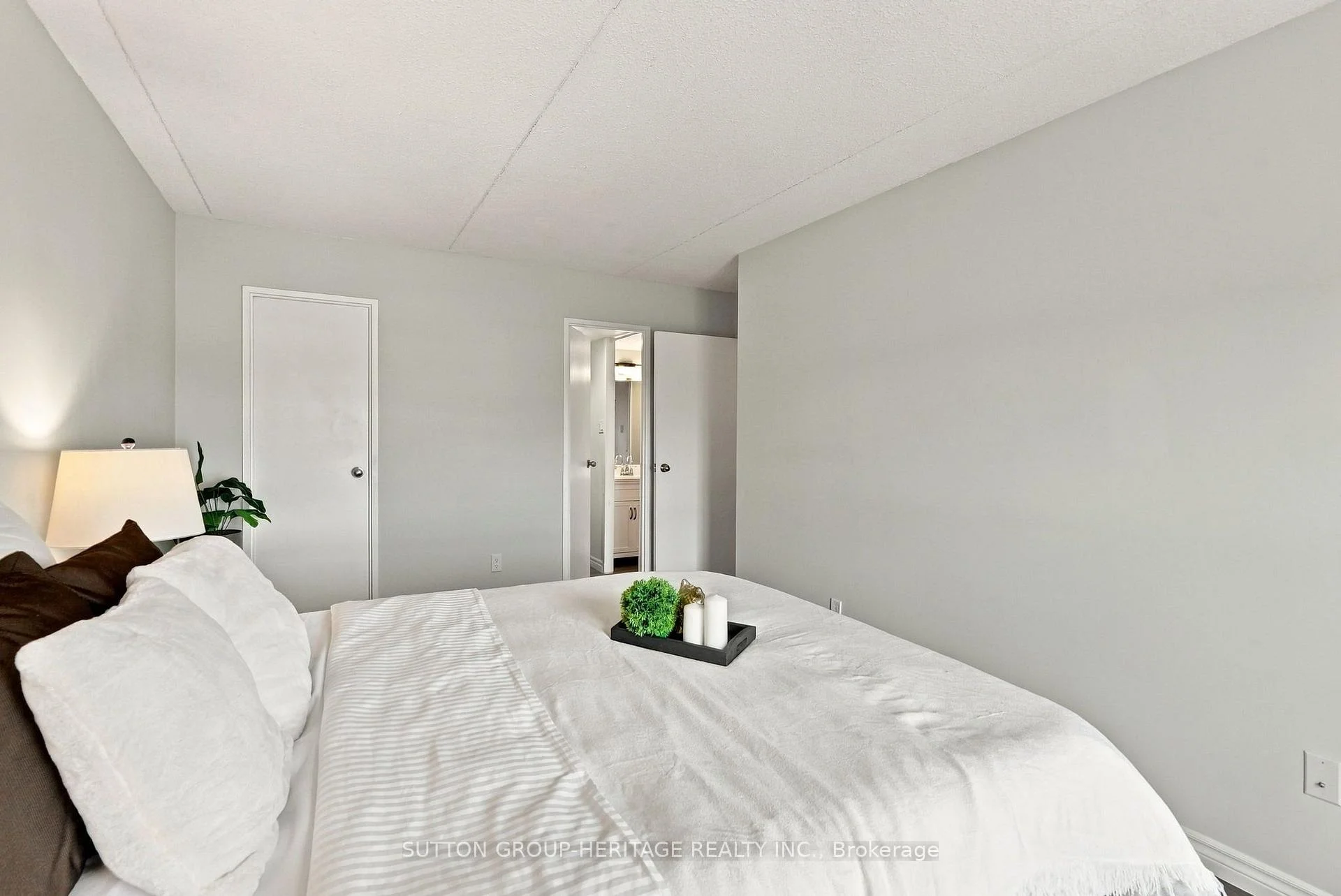 Photo 42 of Unit 406, 15390 Yonge Street, Aurora, Aurora Village — HOMEH