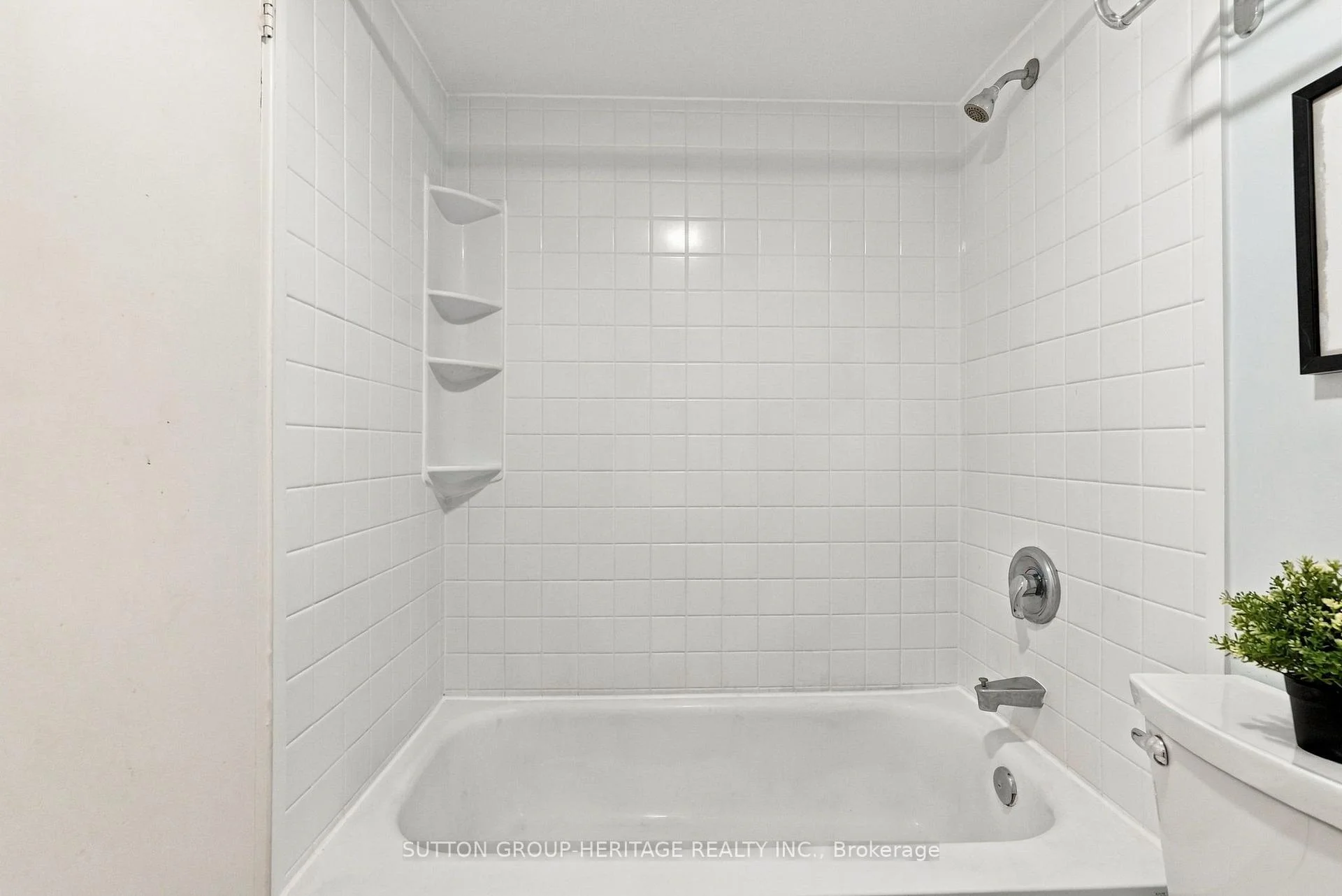 Photo 44 of Unit 406, 15390 Yonge Street, Aurora, Aurora Village — HOMEH