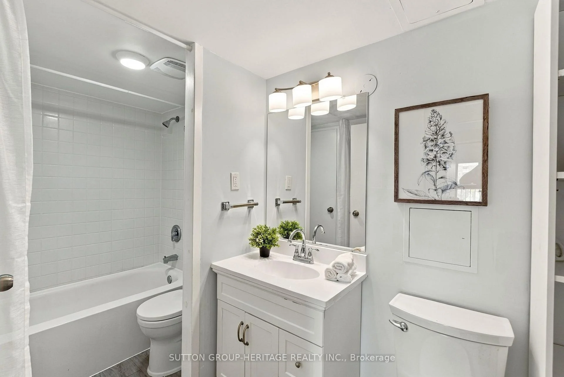 Photo 45 of Unit 406, 15390 Yonge Street, Aurora, Aurora Village — HOMEH